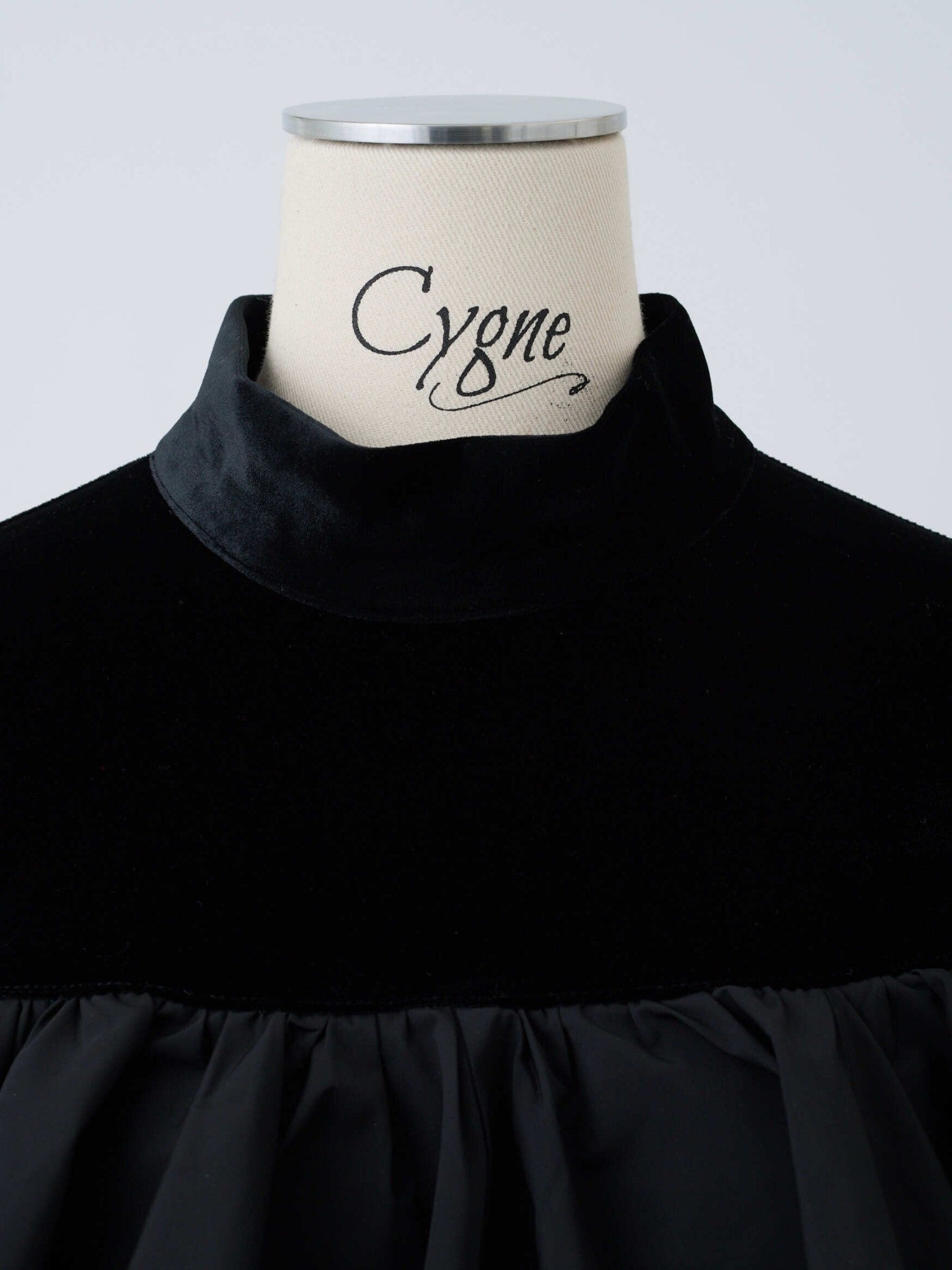 ベロアフロントフリルトップス Angeli