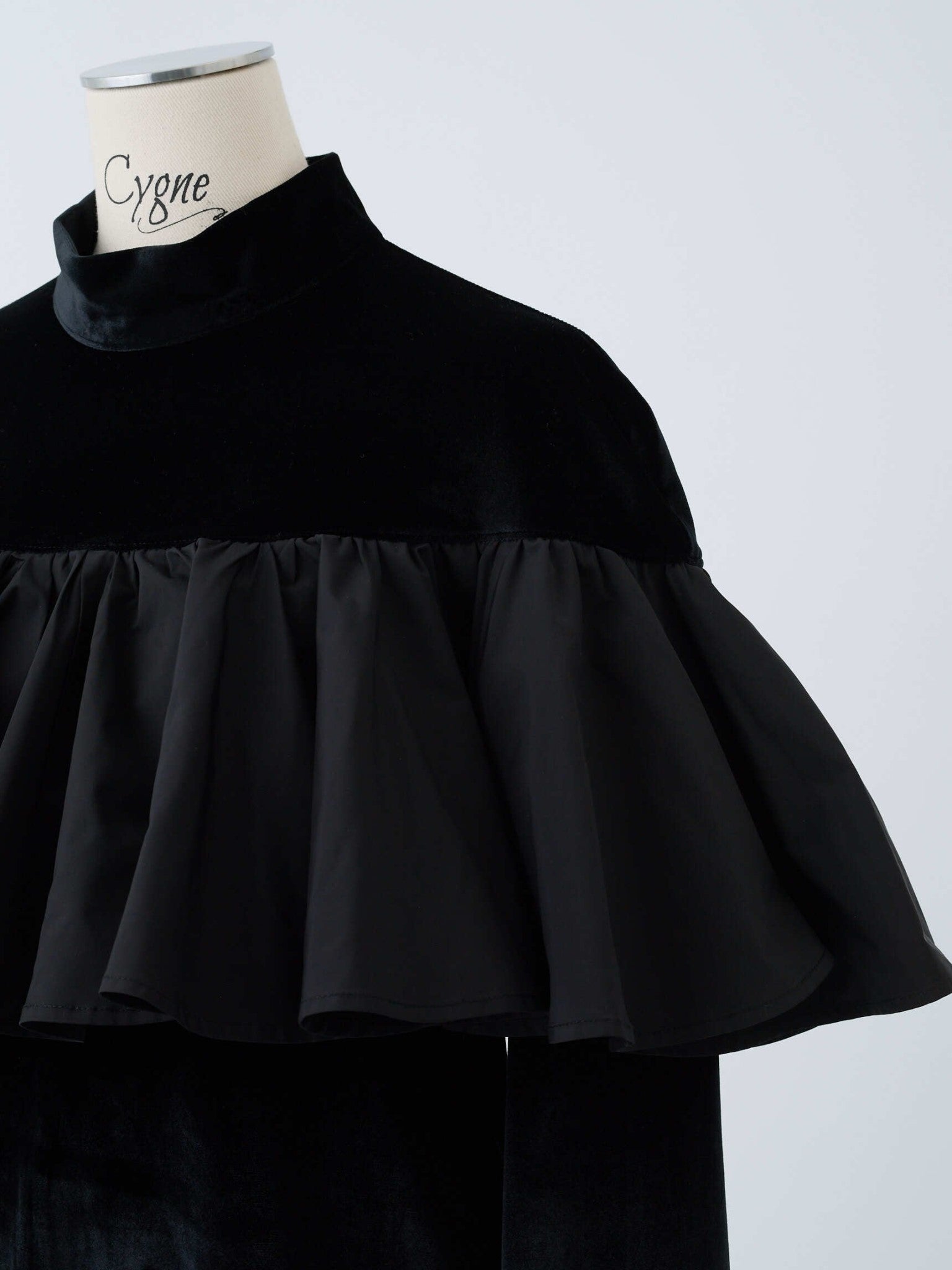 ベロアフロントフリルトップス Angeli