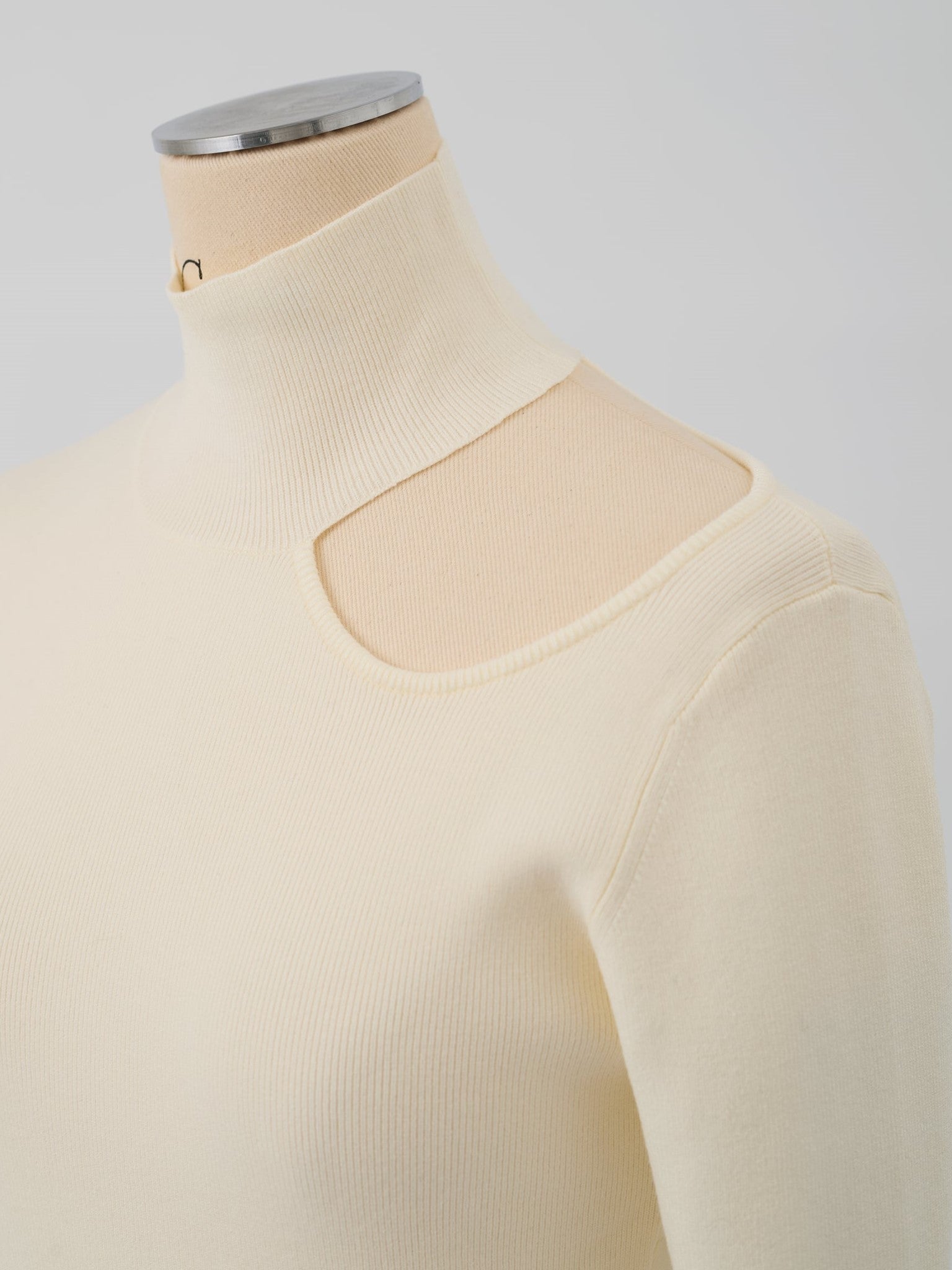 One-shoulder open knit elle