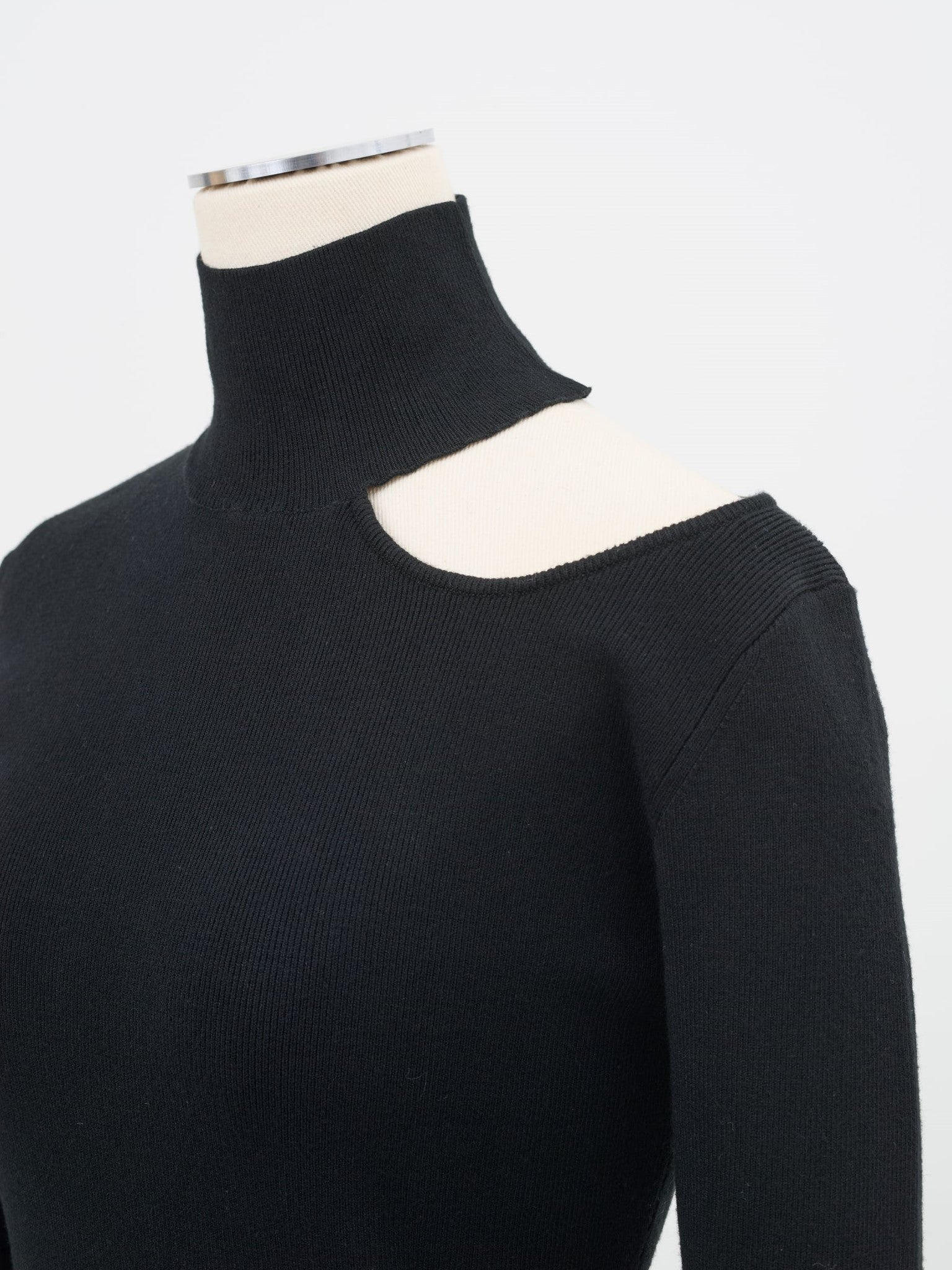 One-shoulder open knit elle