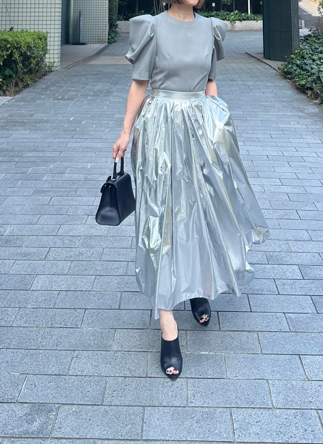 モデル身長:157.5㎝ / サイズ:0<br>
着用カラー:SILVER