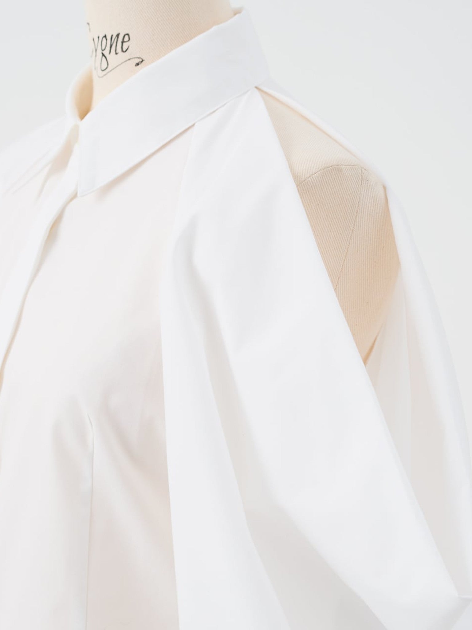 オープンショルダーブラウス Antoin