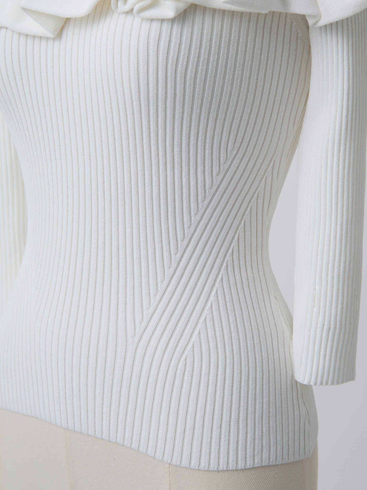 ランダムフリルオフショルニット Vera