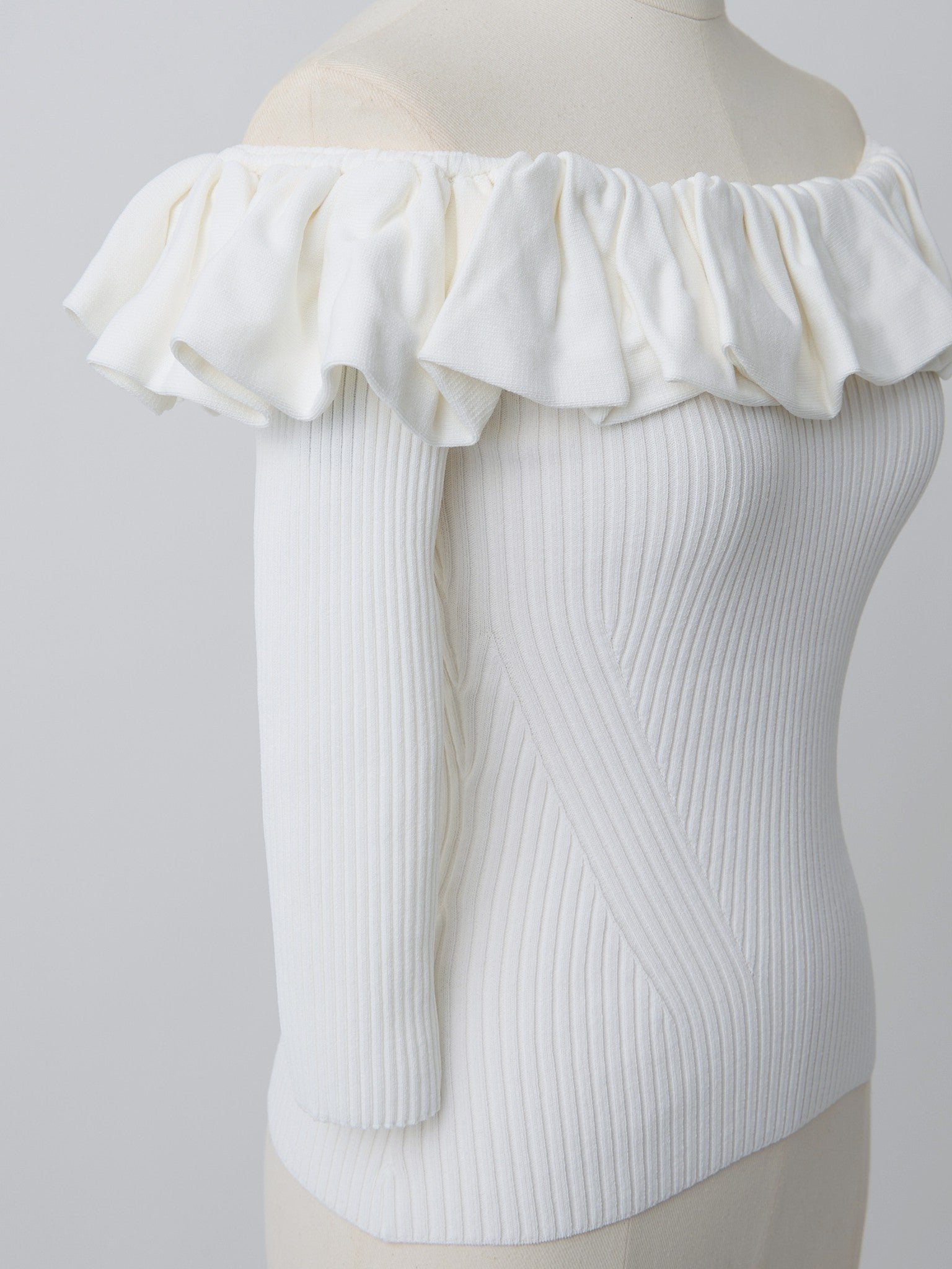 ランダムフリルオフショルニット Vera