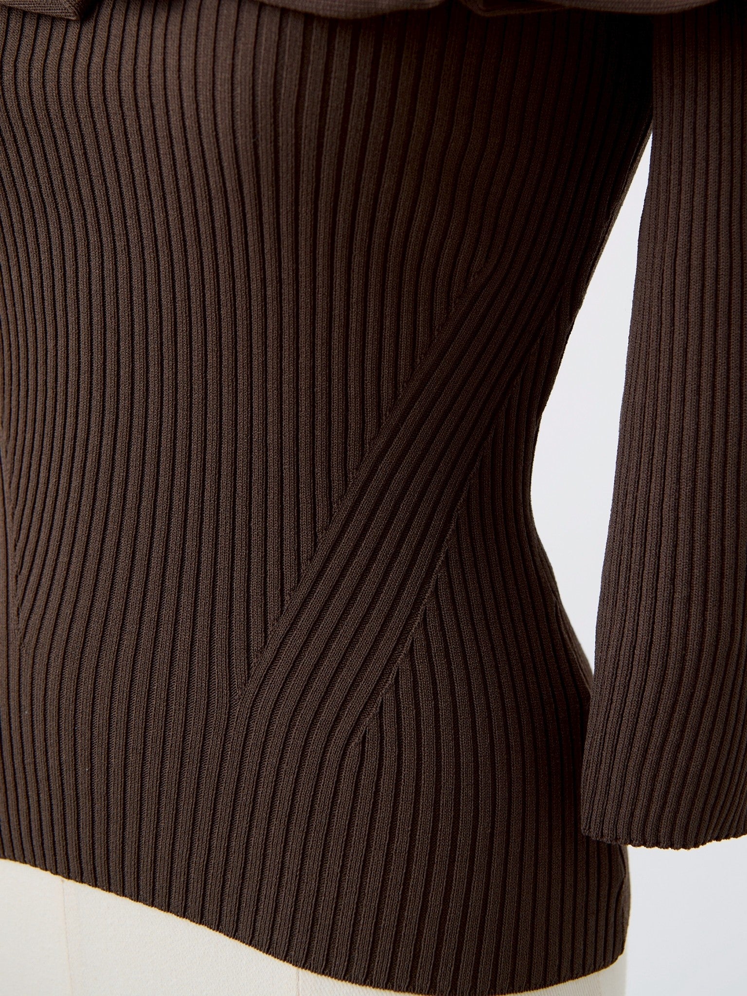 ランダムフリルオフショルニット Vera