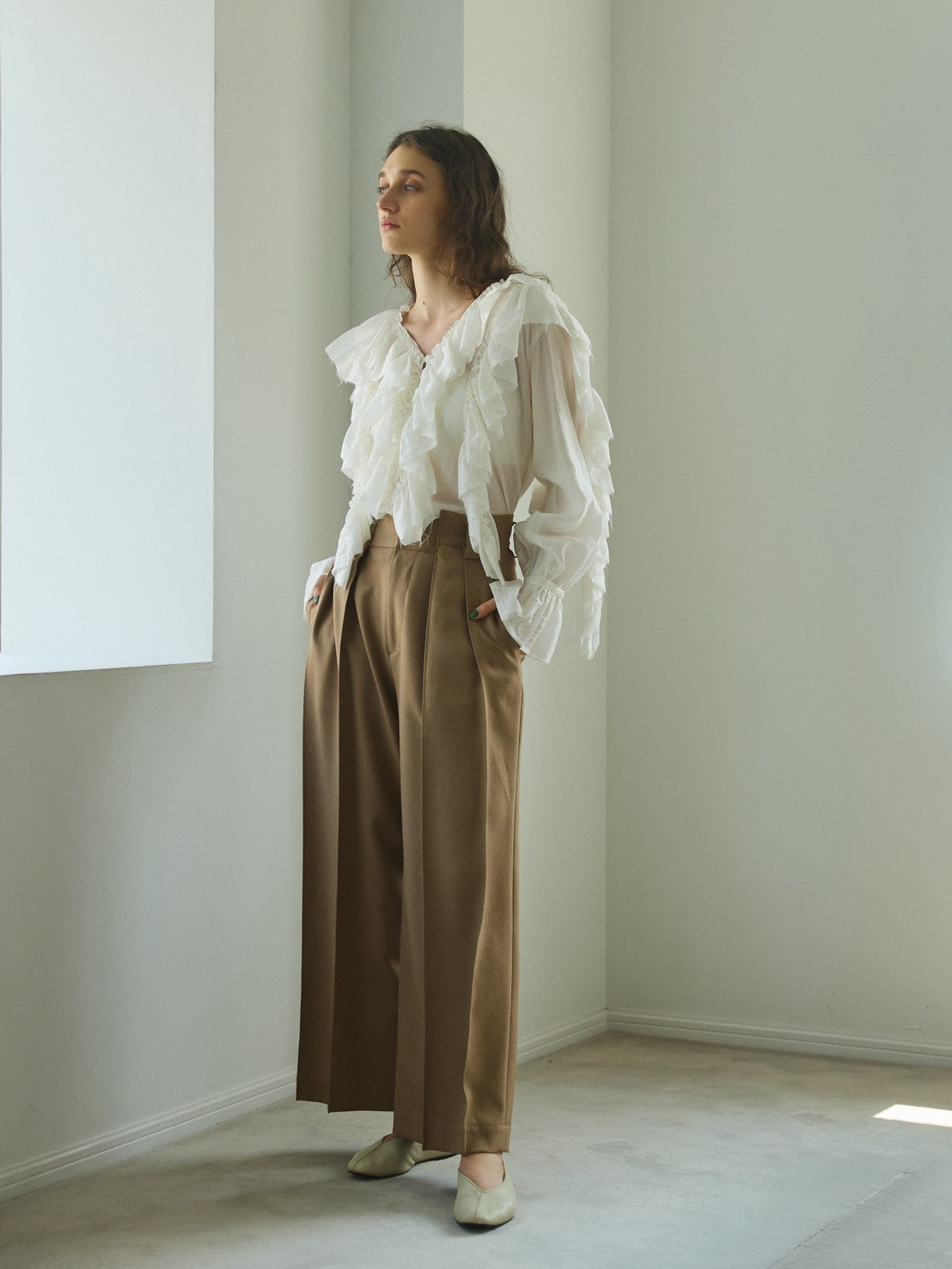 ボリュームフリルブラウス Alan