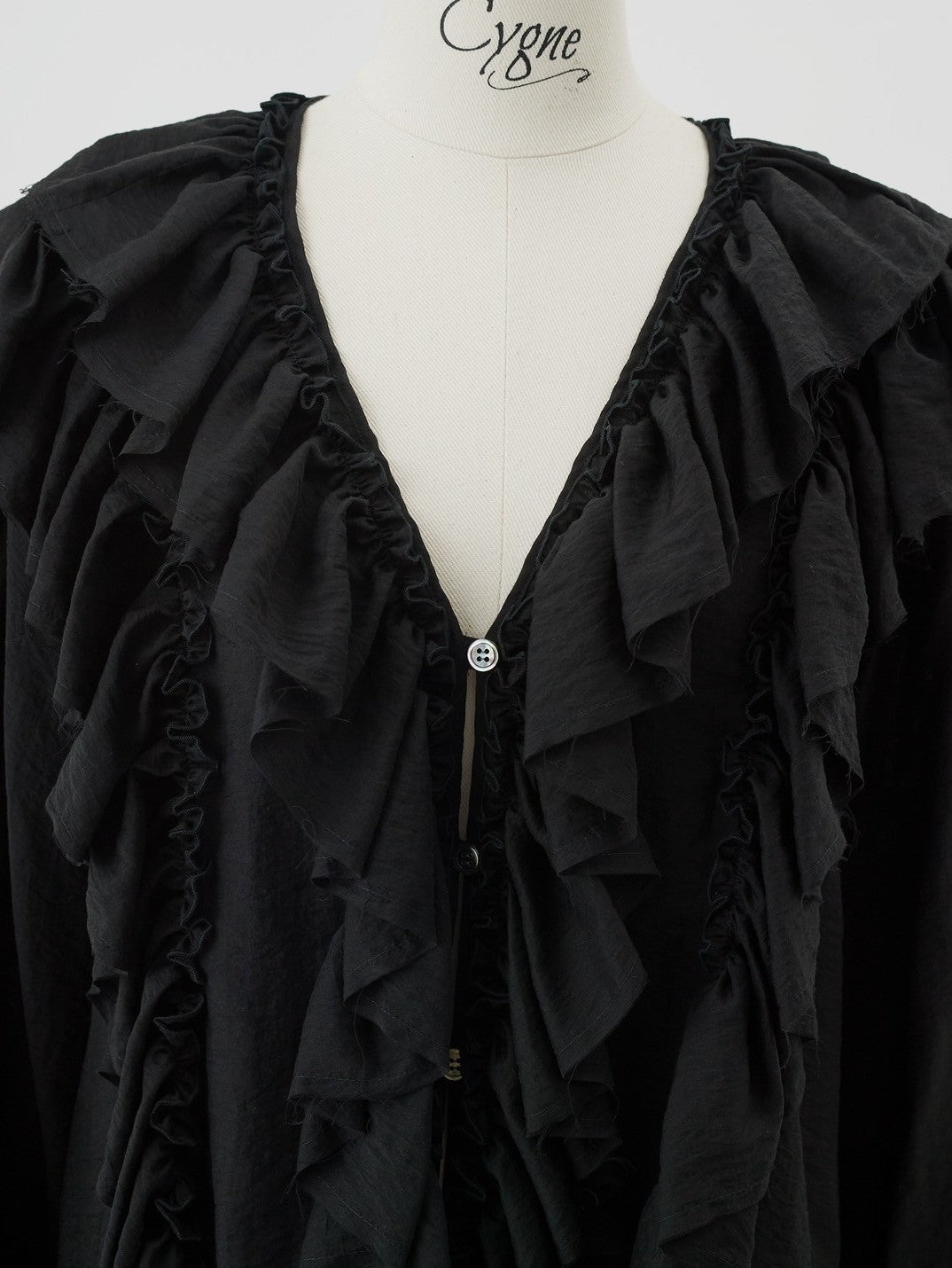 ボリュームフリルブラウス Alan