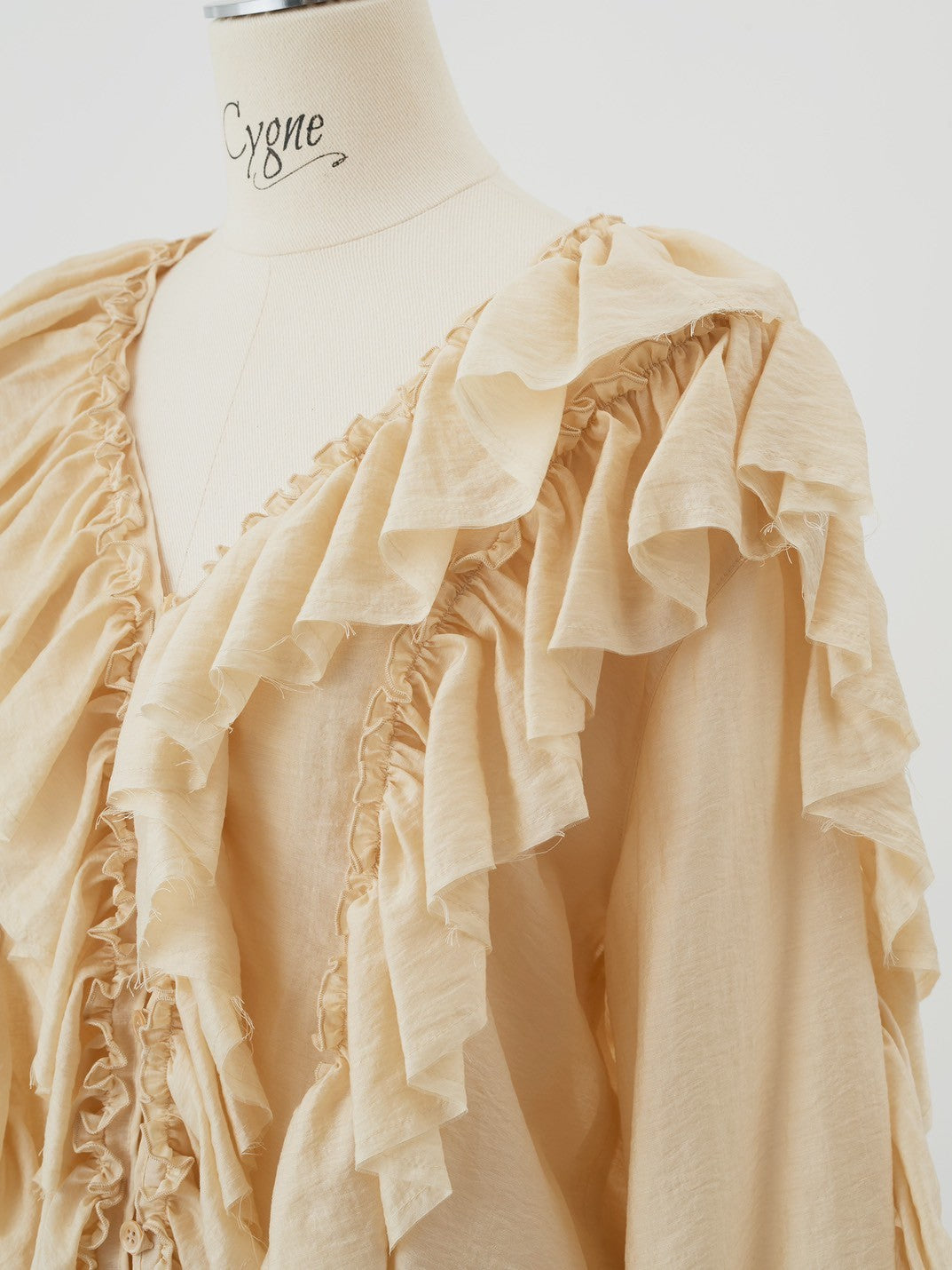 ボリュームフリルブラウス Alan