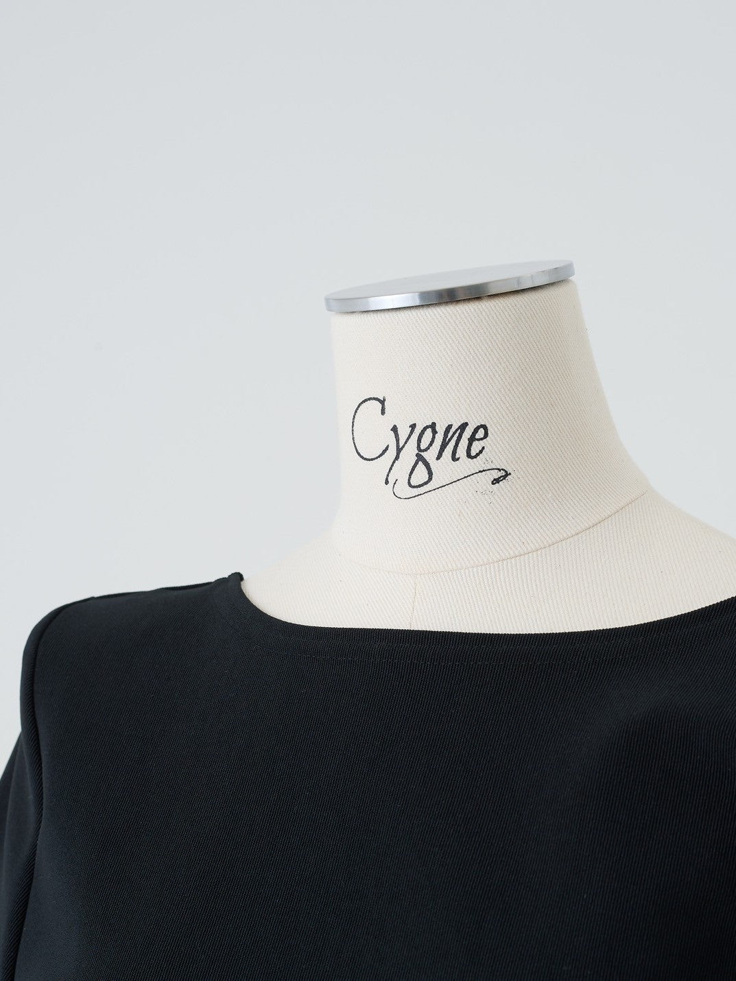 バックコンシャスパワショルトップス Alex