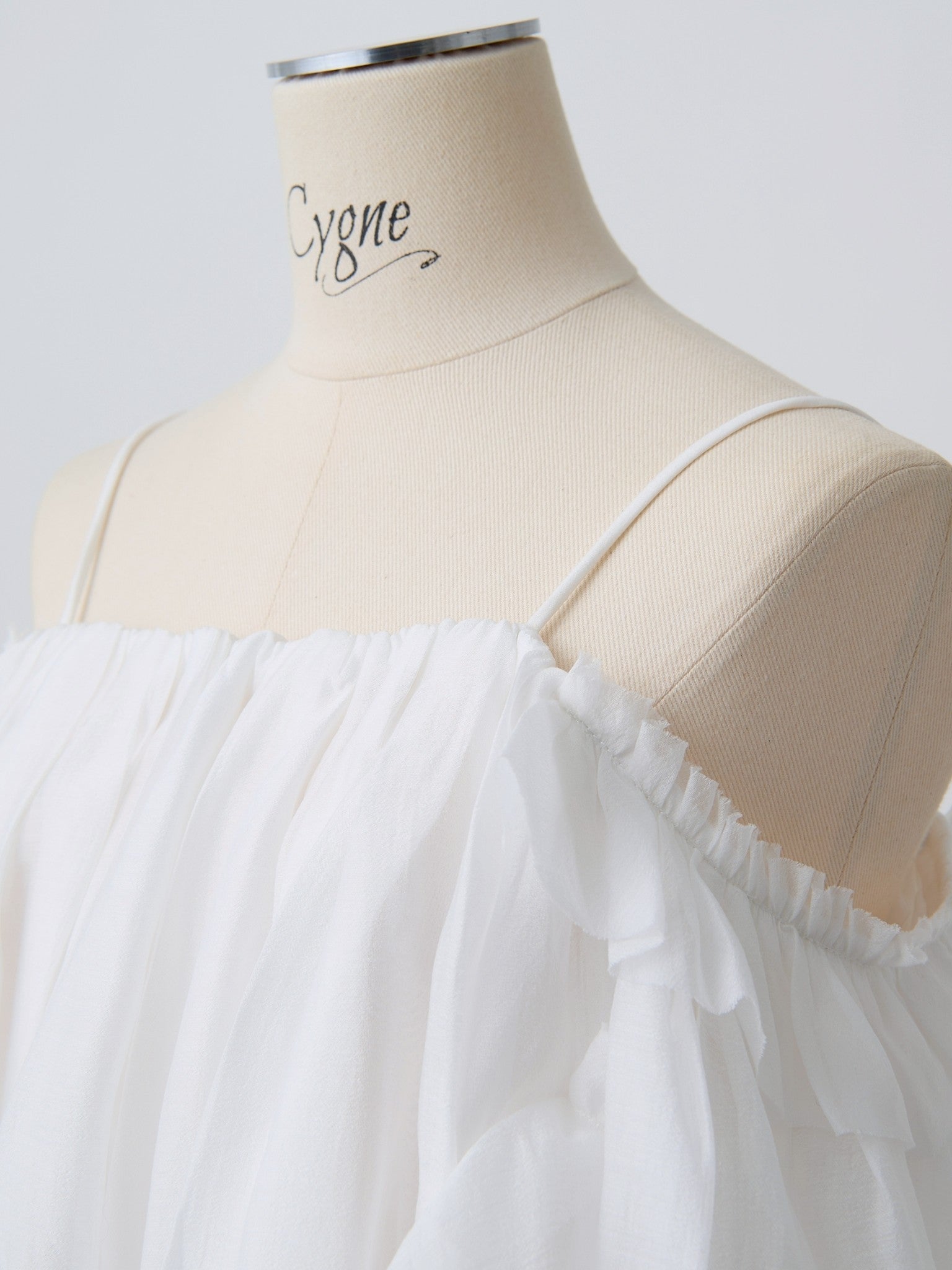 ソフトローンオフショルブラウス Yuna