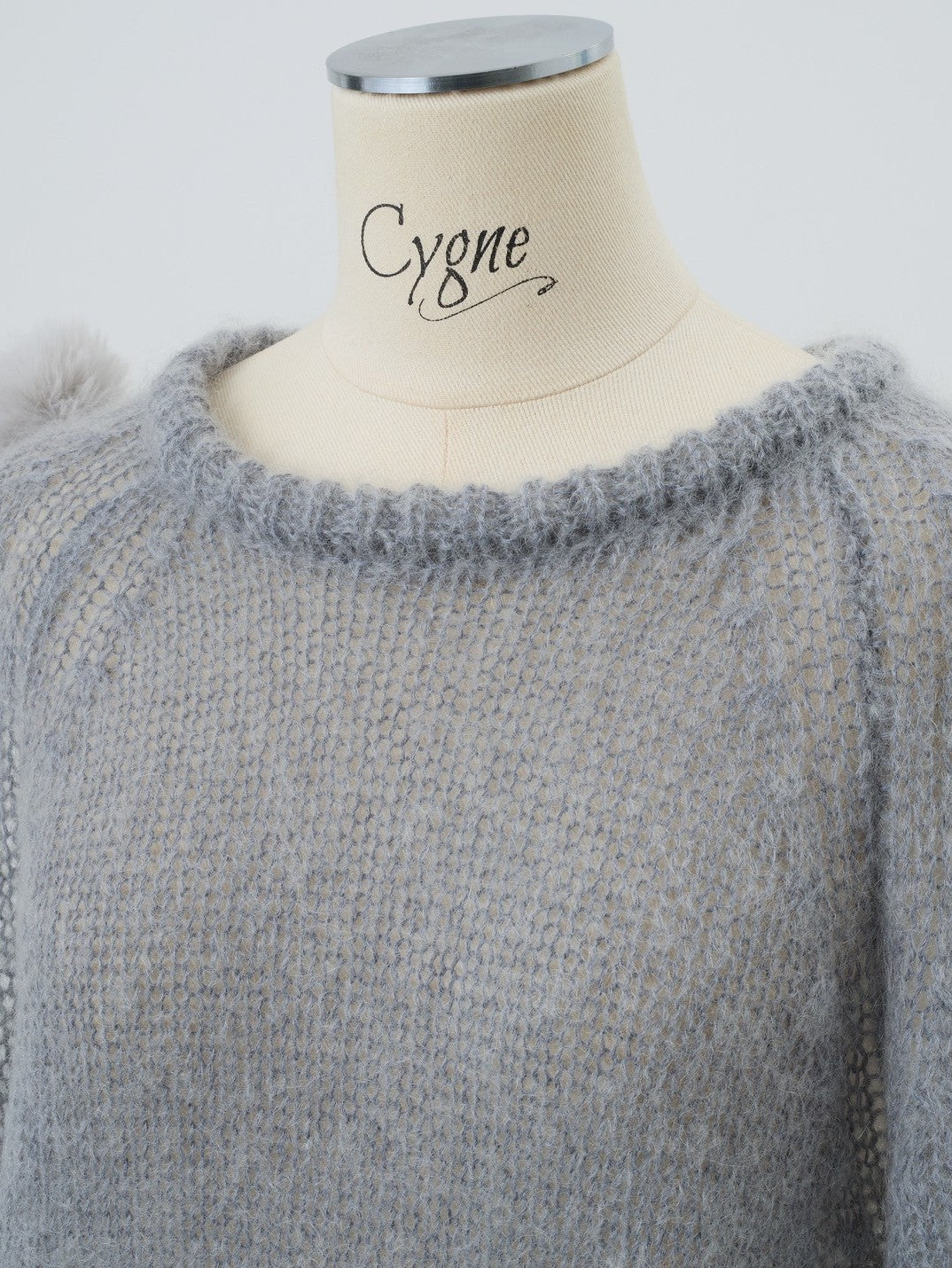 ファーポンポンニット ene