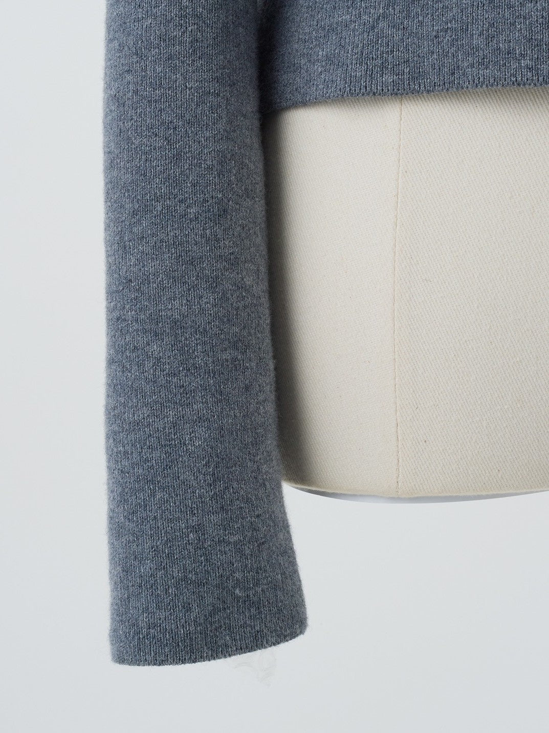 Off-the-shoulder ruffle knit Enora