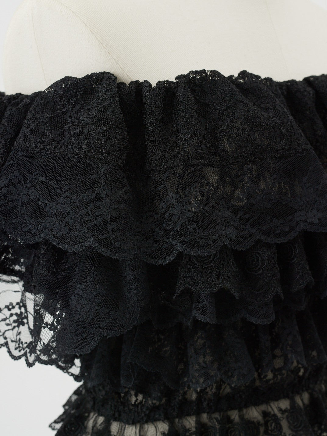 Off-the-shoulder lace blouse Maruru