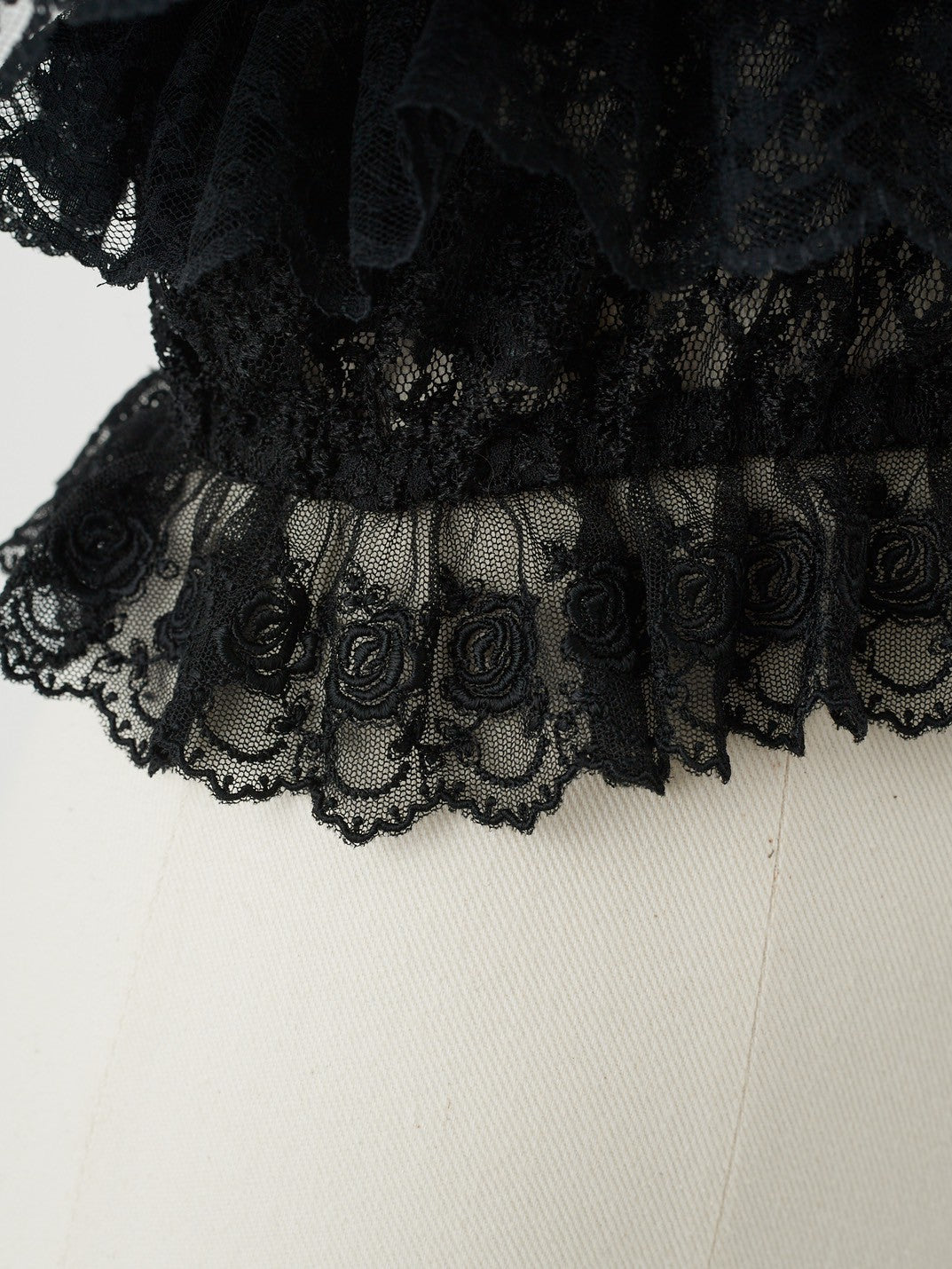 Off-the-shoulder lace blouse Maruru