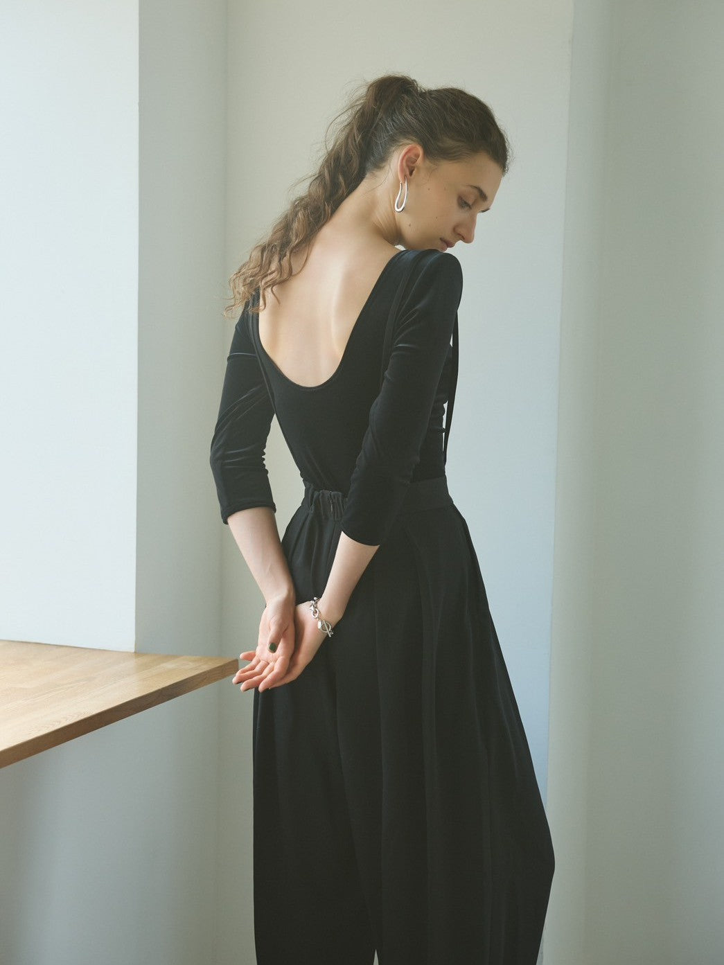 Riane back-open velour top