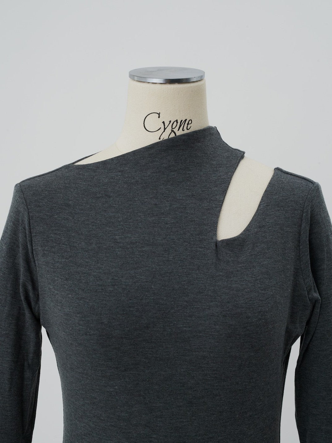 ショルダーオープンカットオフT Colas