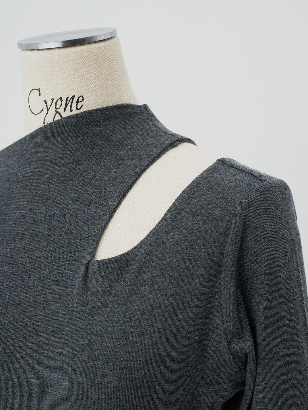 ショルダーオープンカットオフT Colas