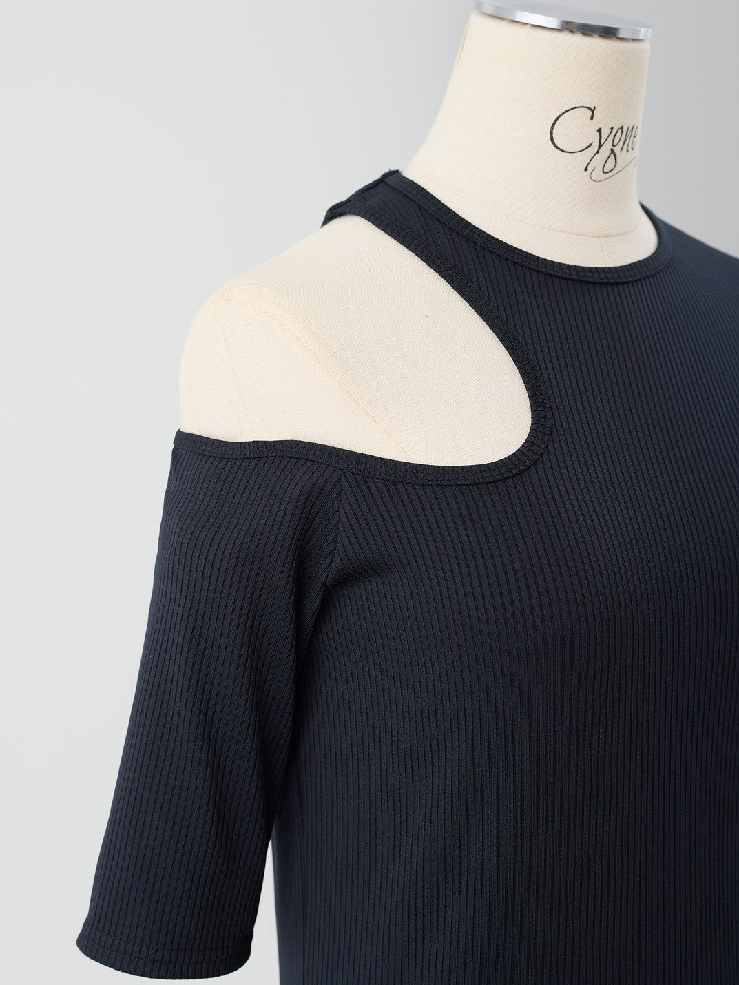 ワンショルダーオープンTシャツ muru