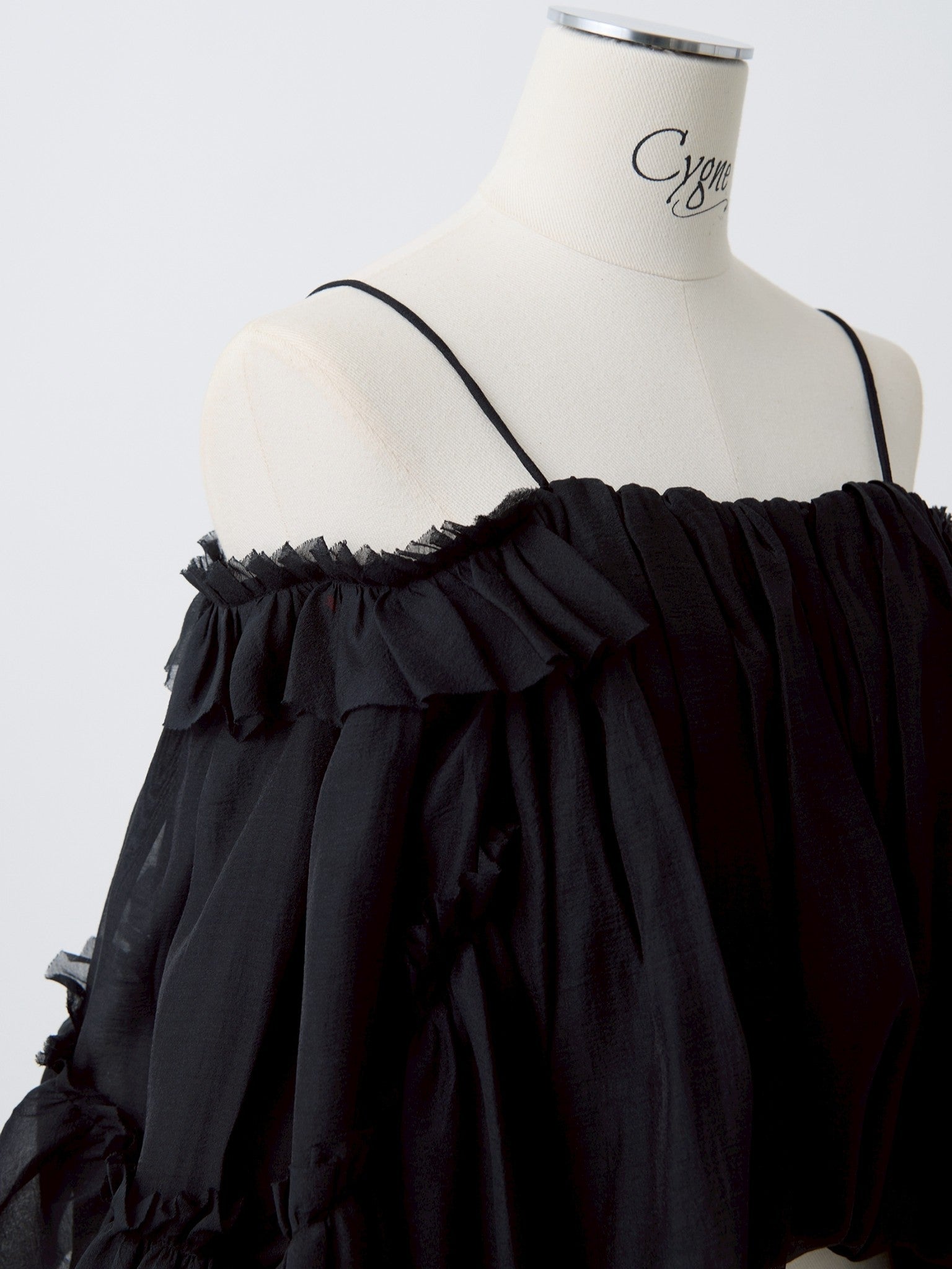 ソフトローンオフショルブラウス Yuna