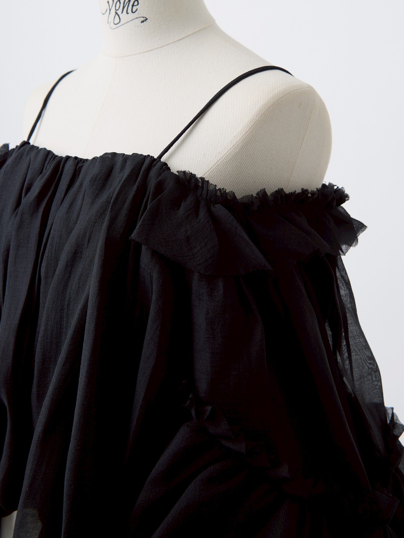 ソフトローンオフショルブラウス Yuna