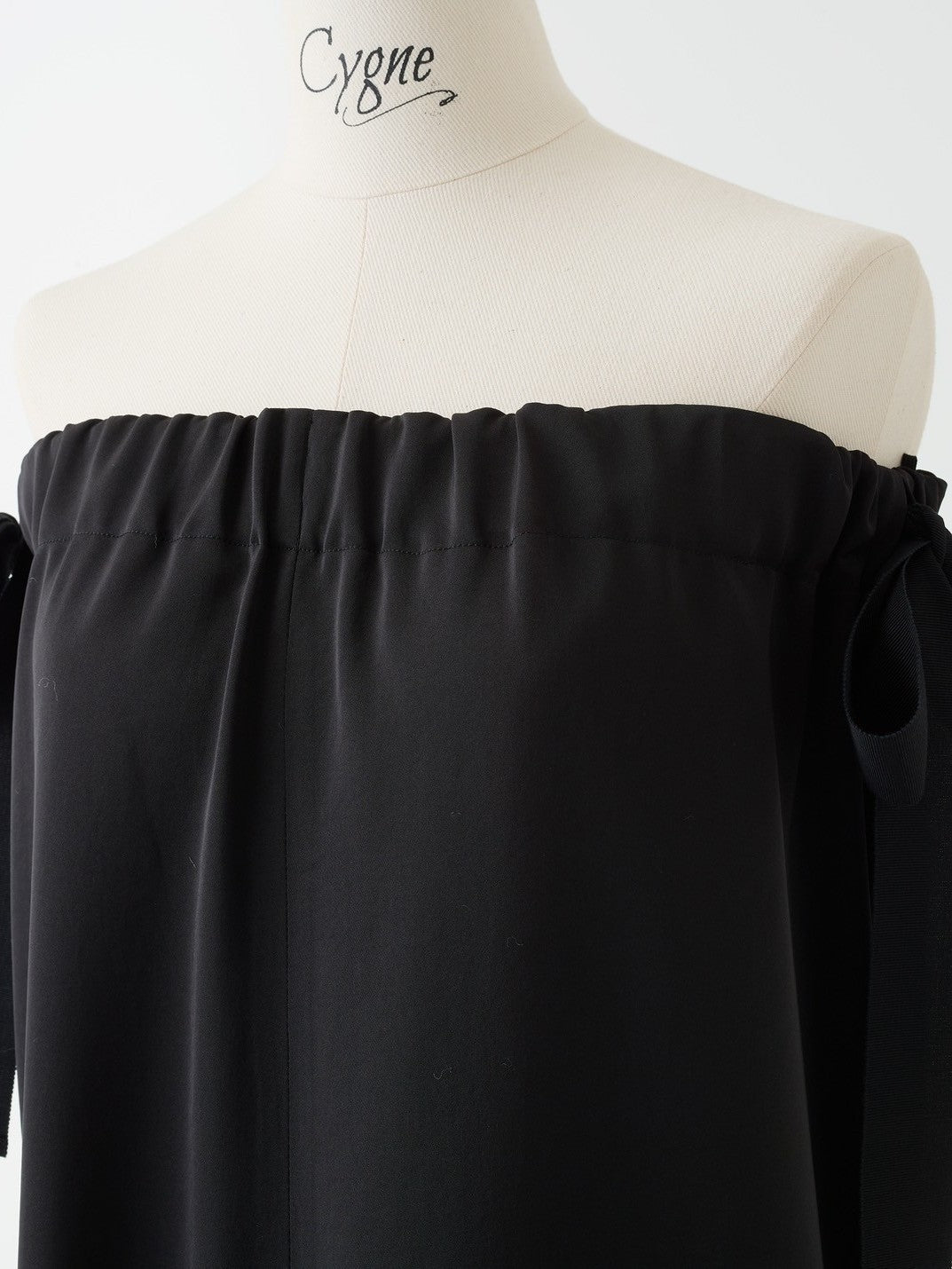 Off-the-shoulder all-in-one gelie