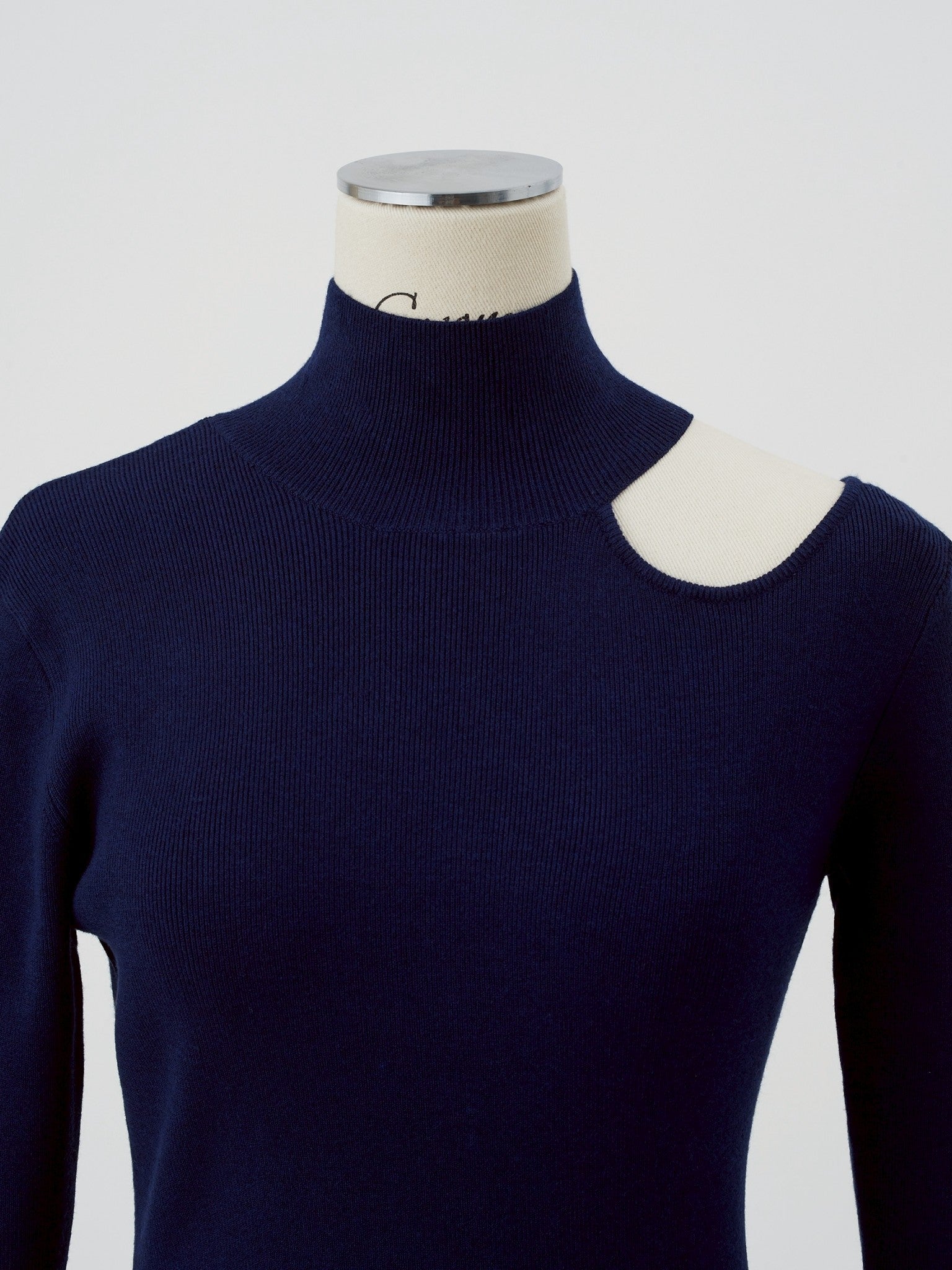 One-shoulder open knit elle