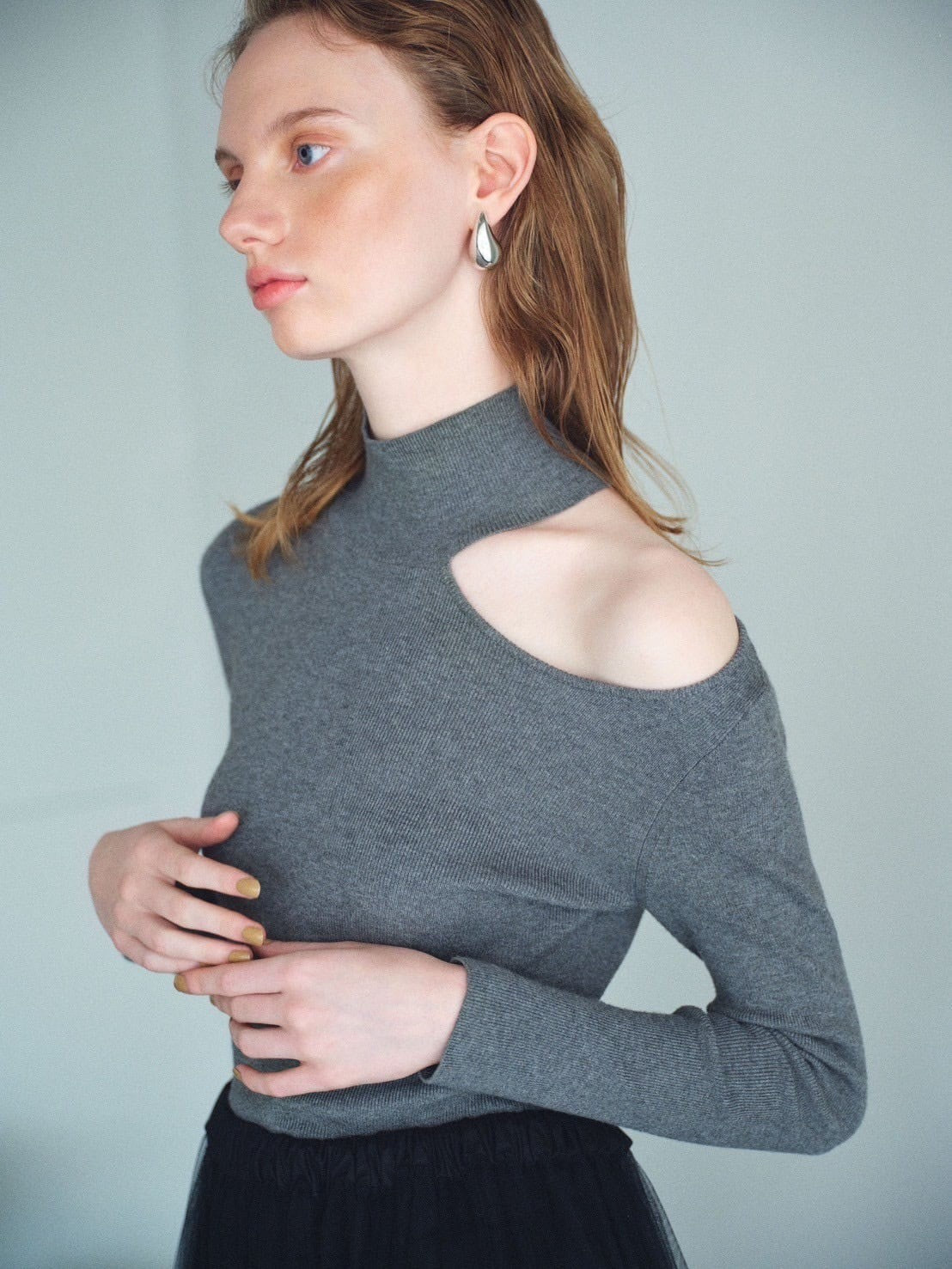 One-shoulder open knit elle