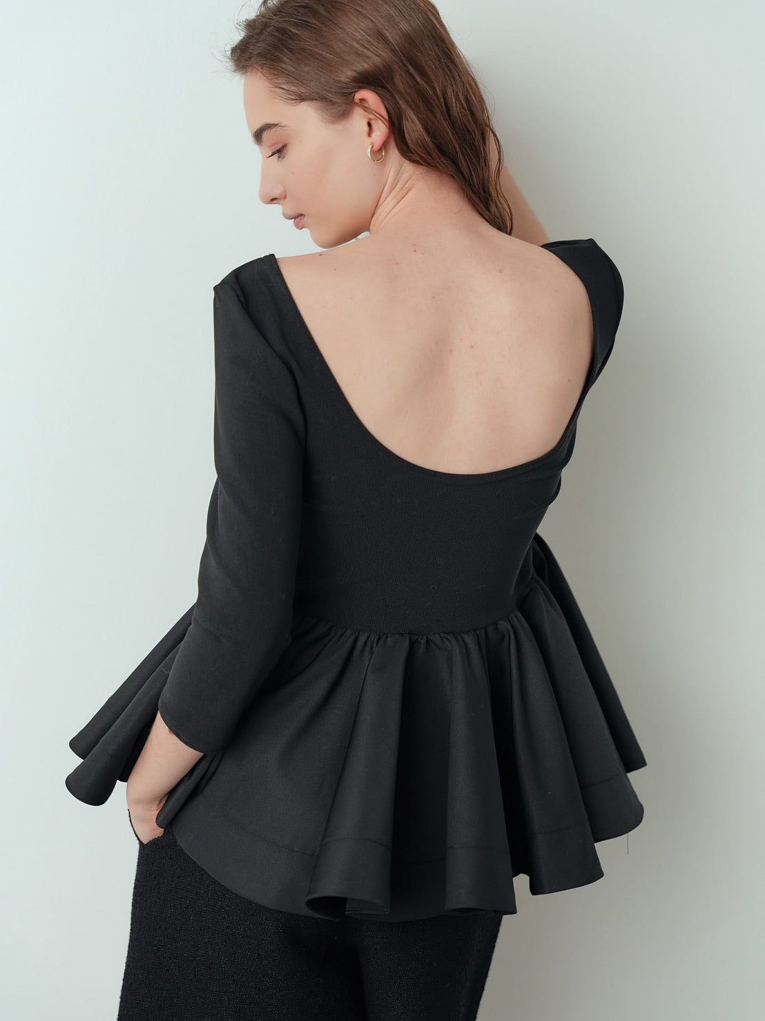 Back-conscious peplum top Charlotte