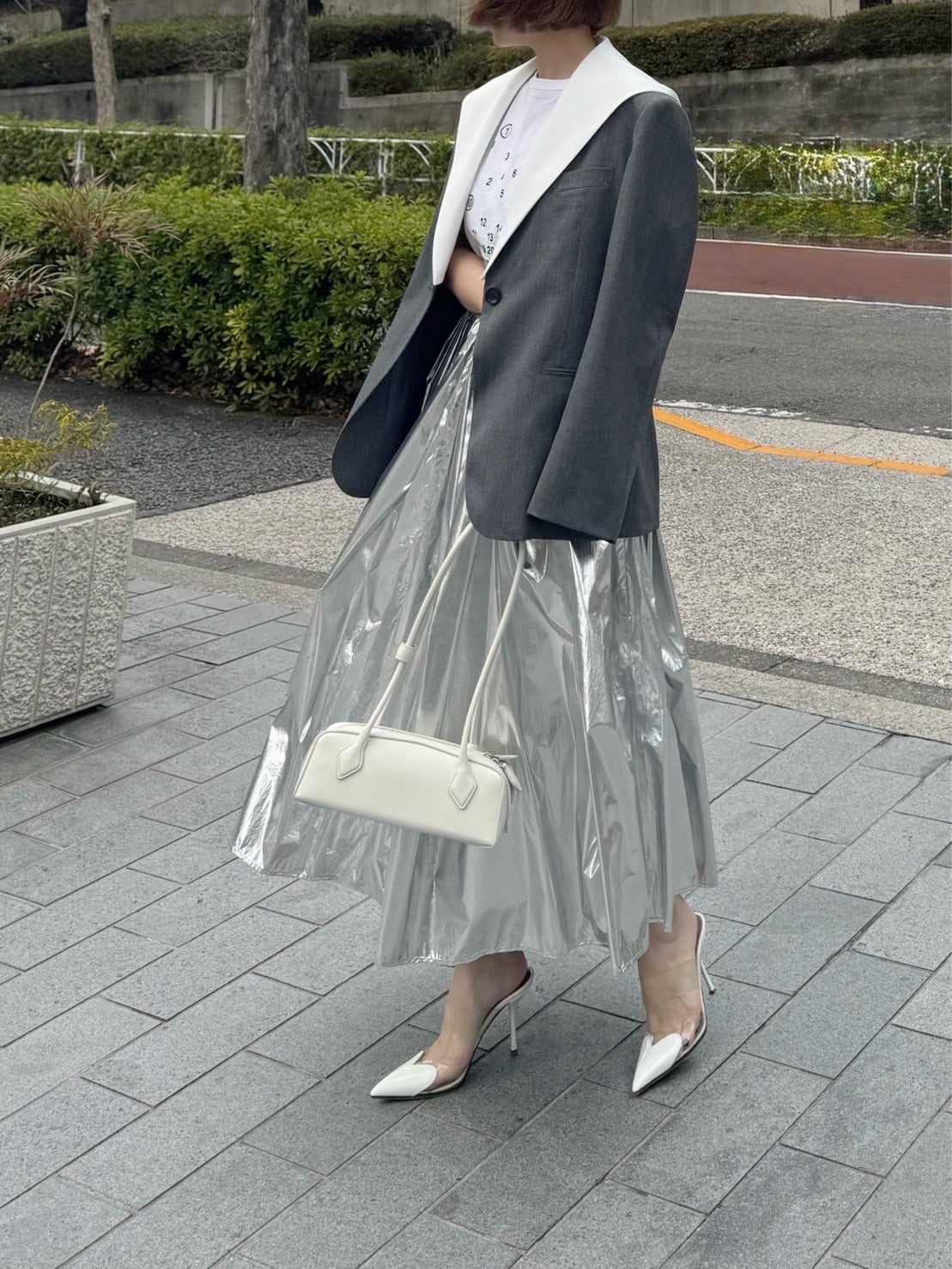 モデル身長:157.5㎝ / サイズ:0<br>
着用カラー:SILVER