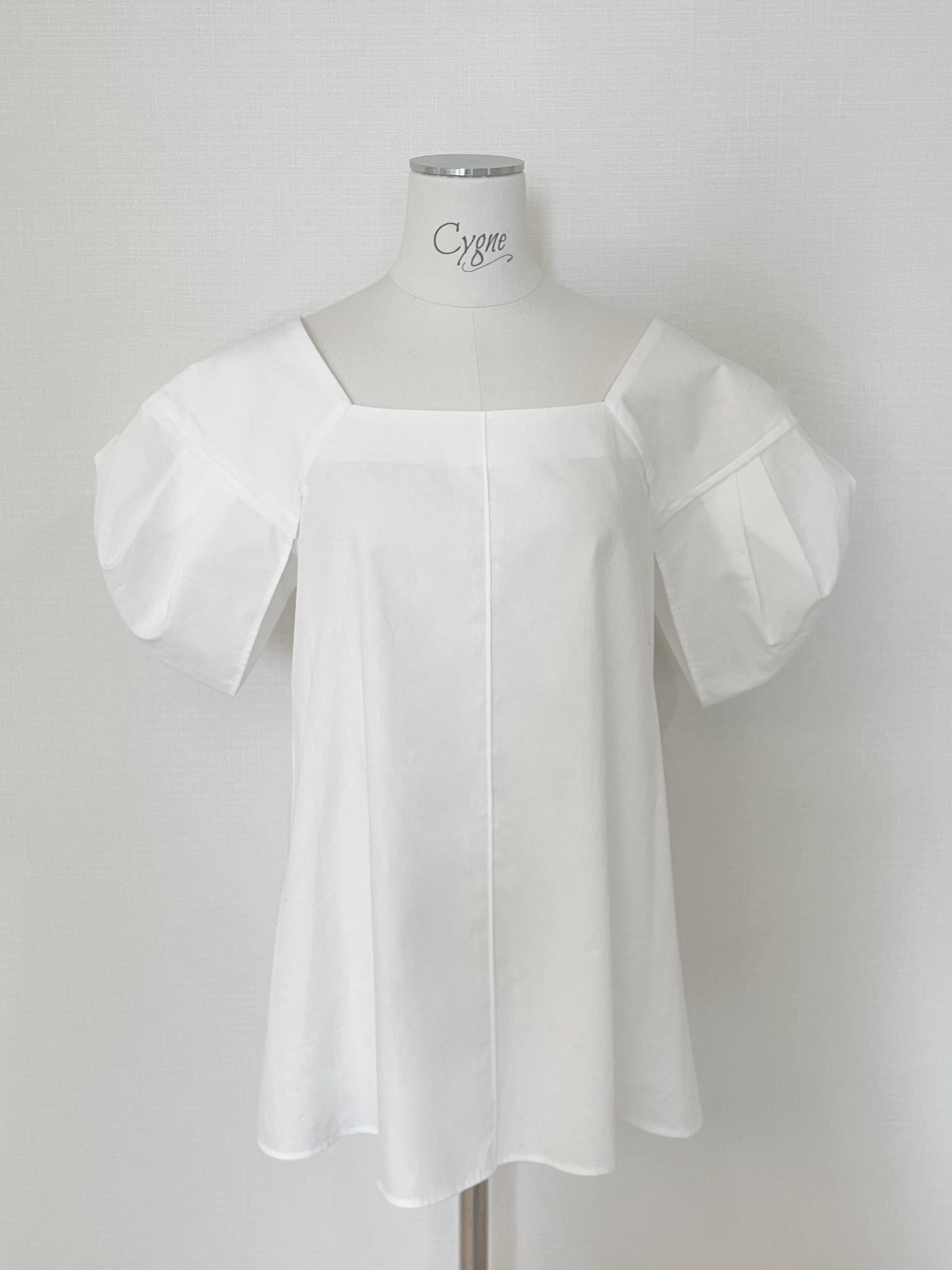 Thomas side slit pointe top