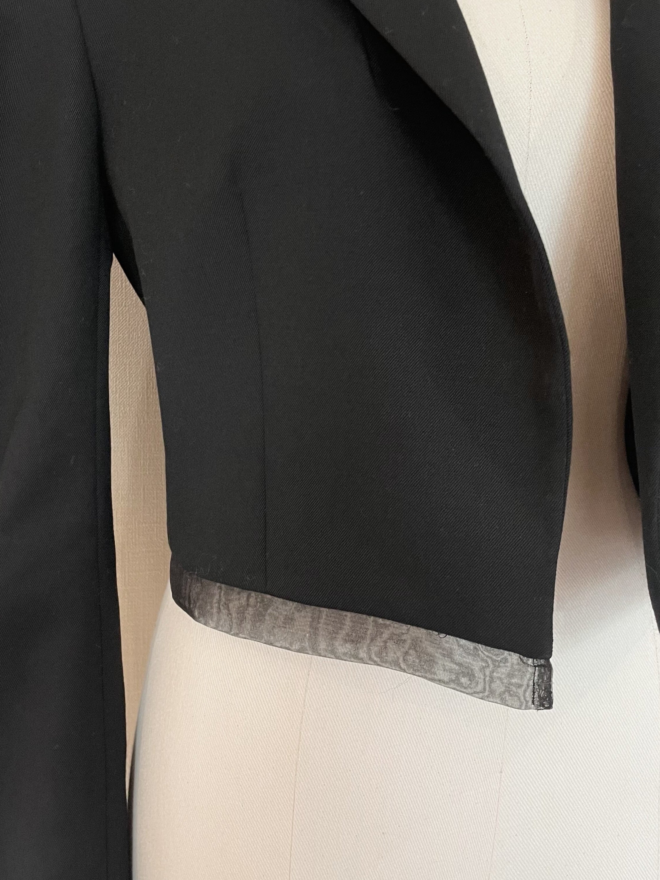 Lionel Curved Sleeve Short Jacket