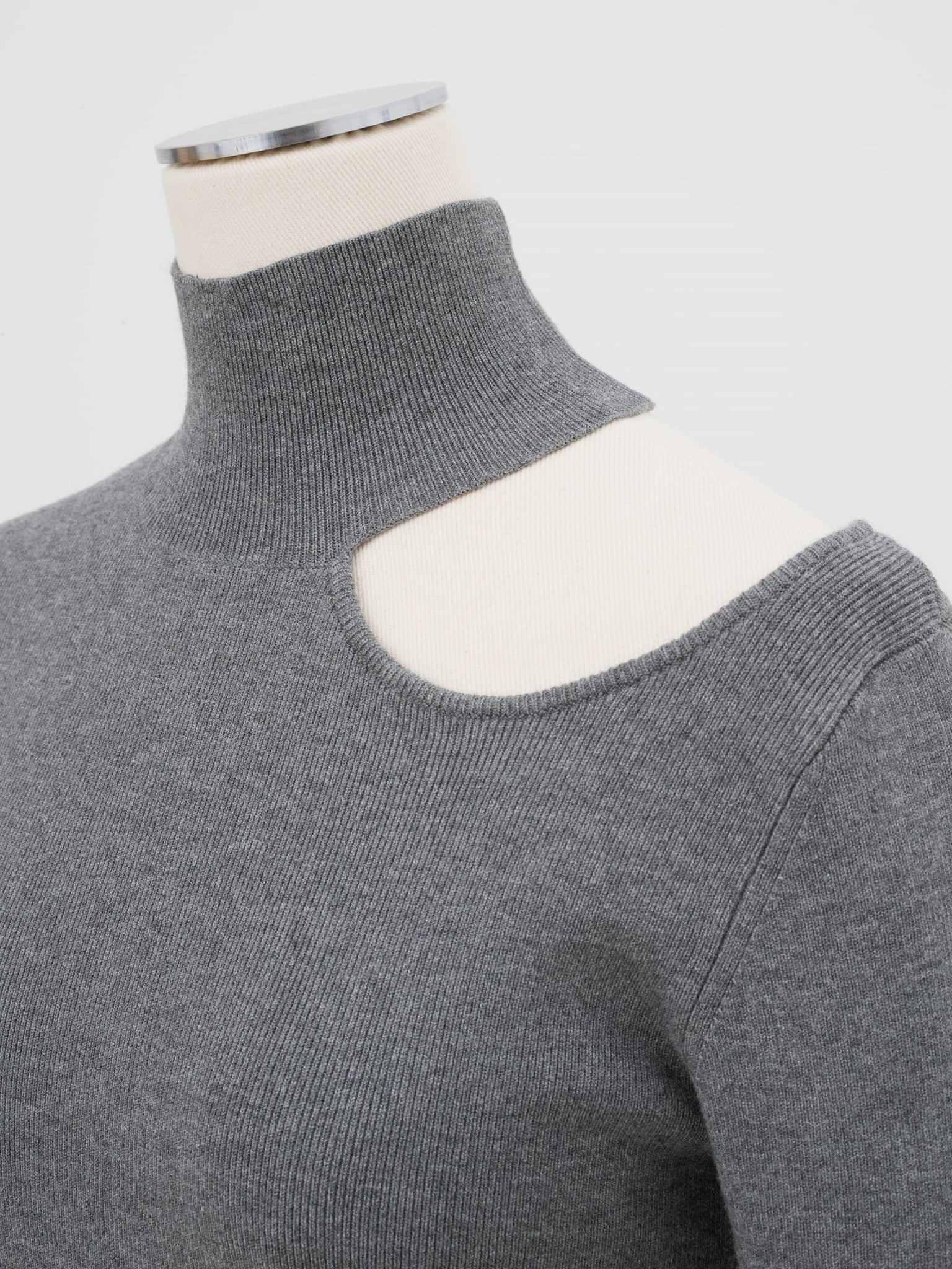 One-shoulder open knit elle