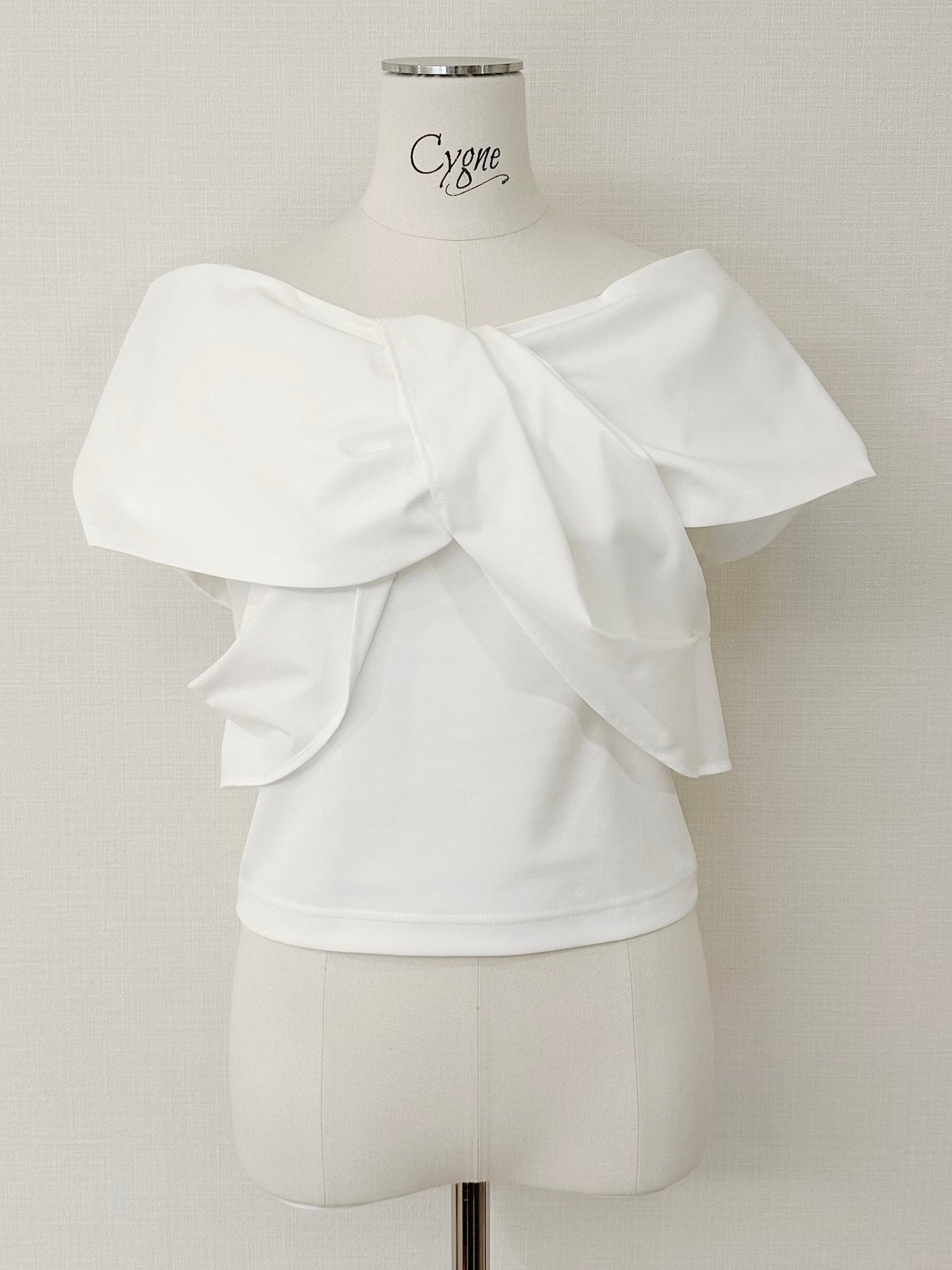 【Cygne】リボンオフショットトップス_0サイズ リボンオフショルトップス Paniel｜Cygne(シーニュ) 公式サイト