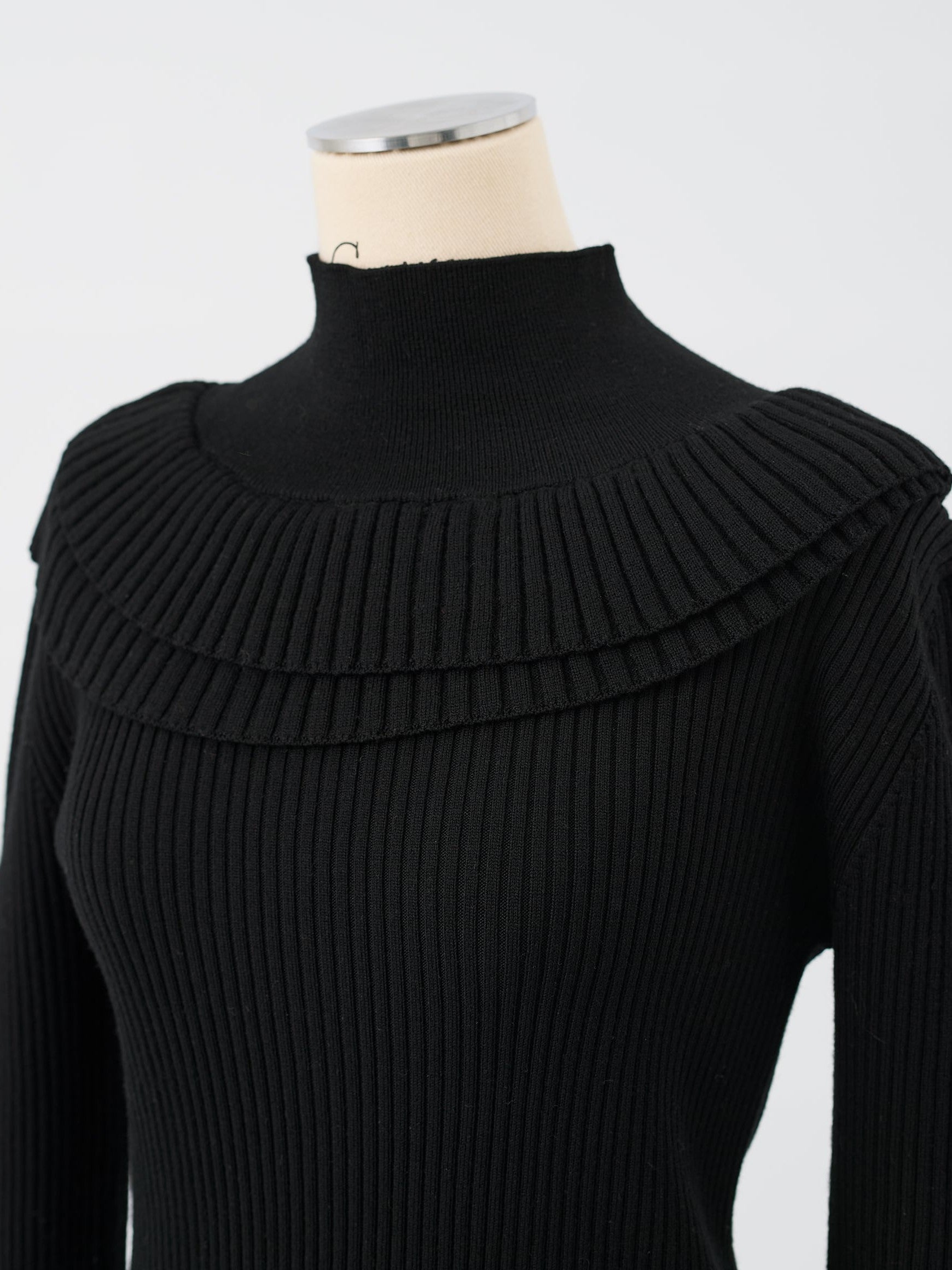 美品　シーニュ　cygne　レディース　ネックフリルニット　ウール　F　グレー ネックフリルニット Olivier｜Cygne(シーニュ) 公式サイト