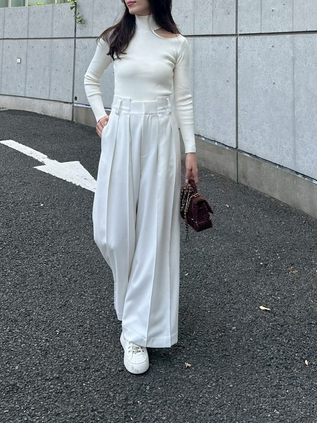 ハイウエストタックワイドパンツ Lara｜Cygne(シーニュ) 公式サイト