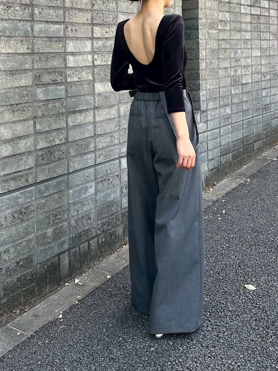 【新品】シーニュ cygneバックオープンベロアトップス Riane ホワイト バックオープンベロアトップス Riane｜Cygne(シーニュ) 公式サイト