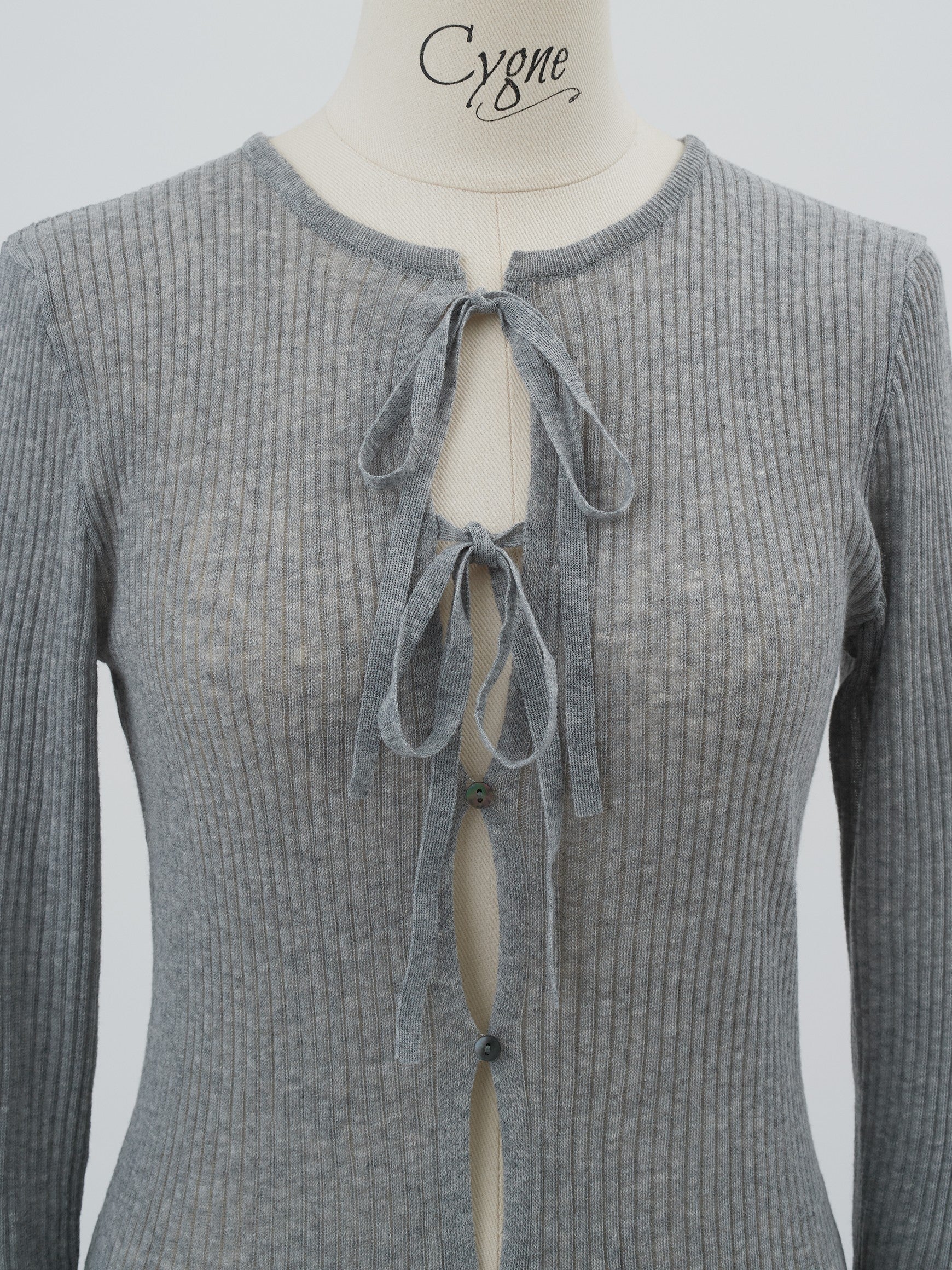 【美品】cygne シーニュ　オープンリボンニット サイズ１ グレー オープンリボンニット Arii｜Cygne(シーニュ) 公式サイト