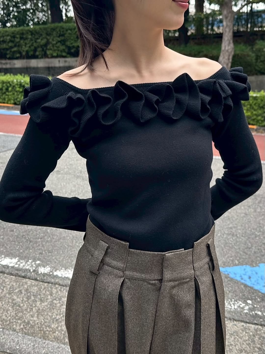 willfully オフショルフリルニット　anuans frayid nugu オフショルフリルニット Enora｜Cygne(シーニュ) 公式サイト