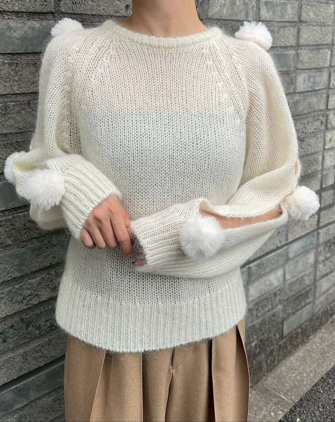 シーニュ cygneポンポン付きベージュニットカーディガン シーニュ cygneポンポン付きベージュニットカーディガン 新品 cygne