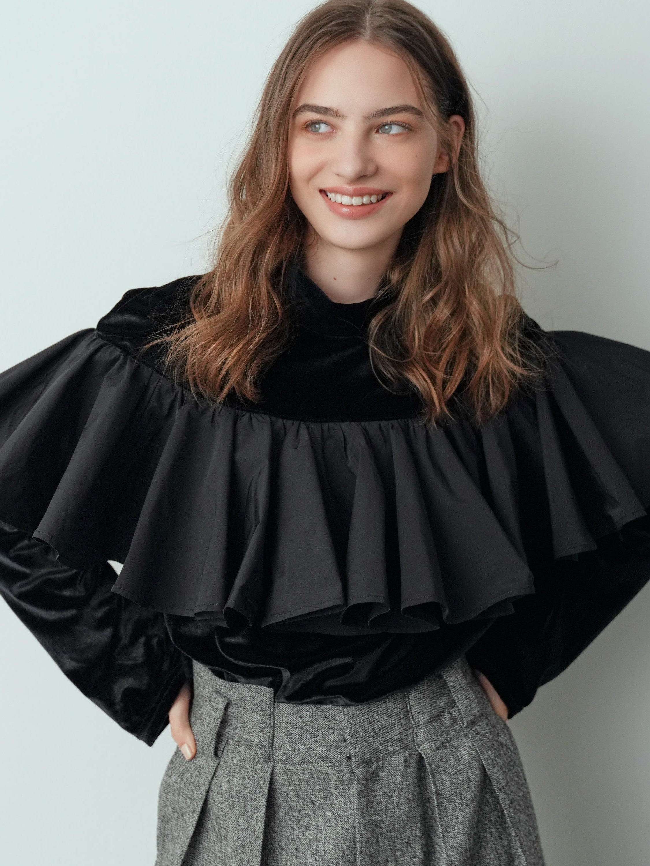 Velvet Front Frill Top Angeli｜Cygne(シーニュ) 公式サイト