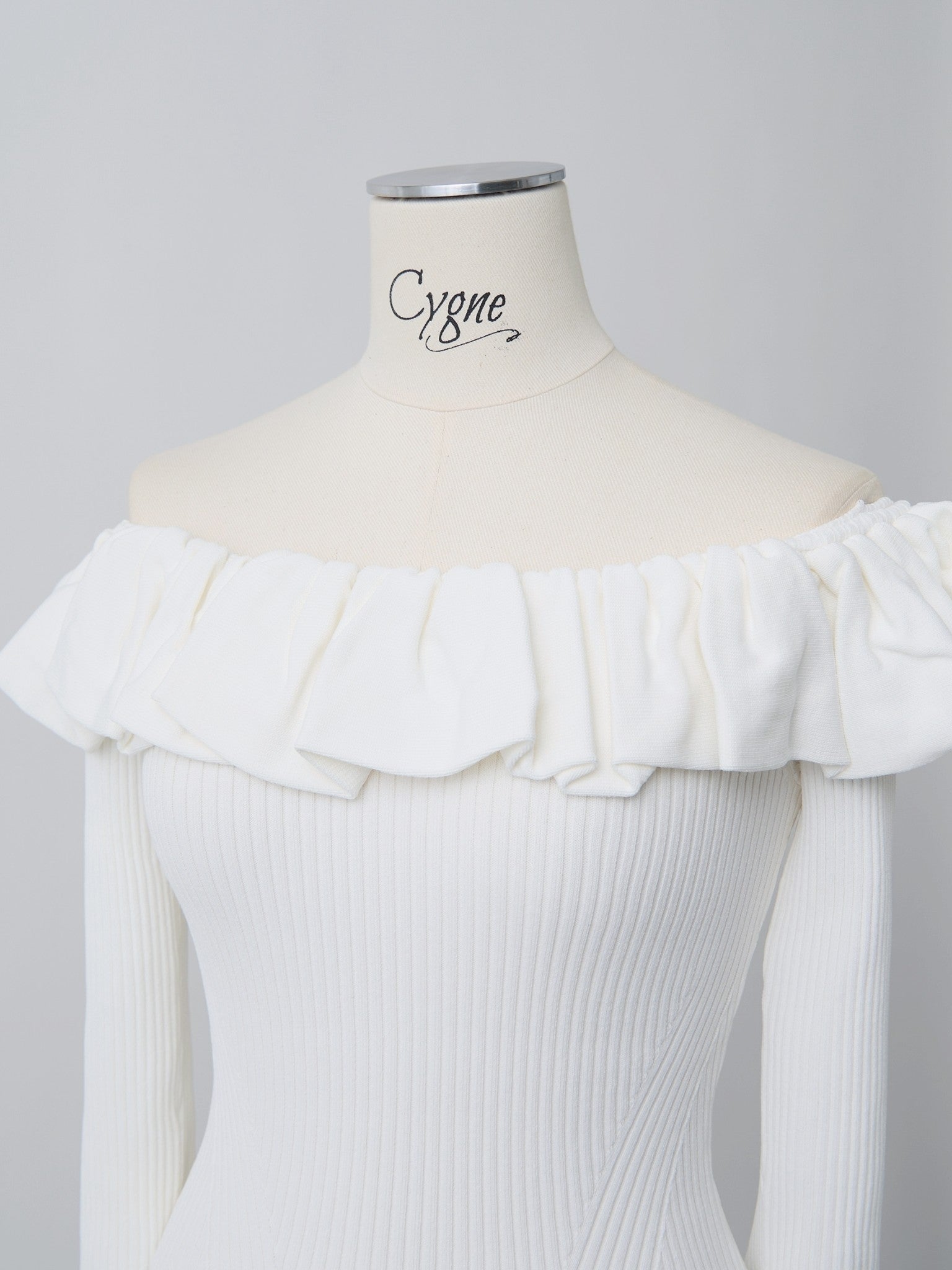 ランダムフリルオフショルニット Vera