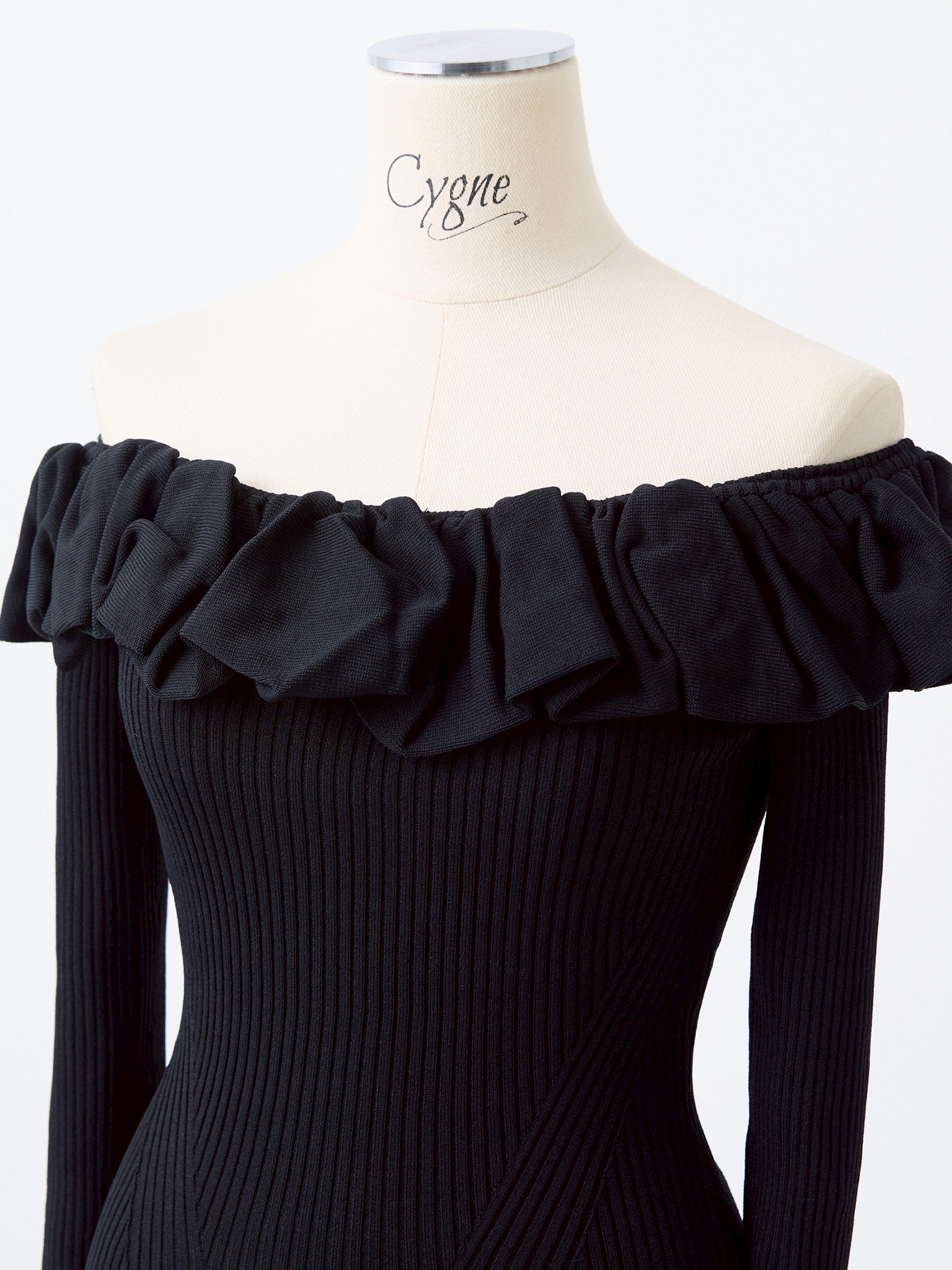 ランダムフリルオフショルニット Vera