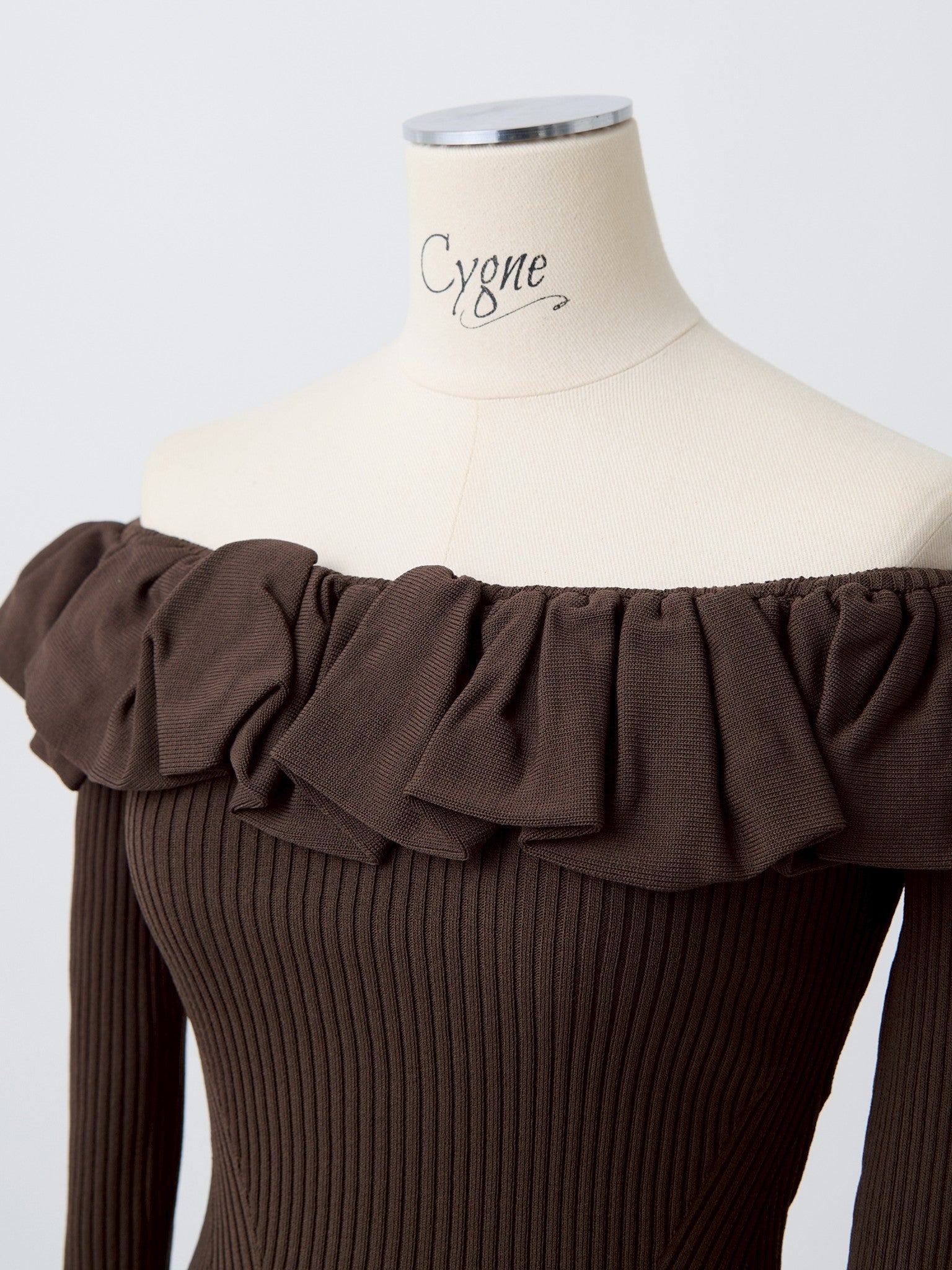 Cygne グレー オフショルダー フリル ニット knit | Cygne