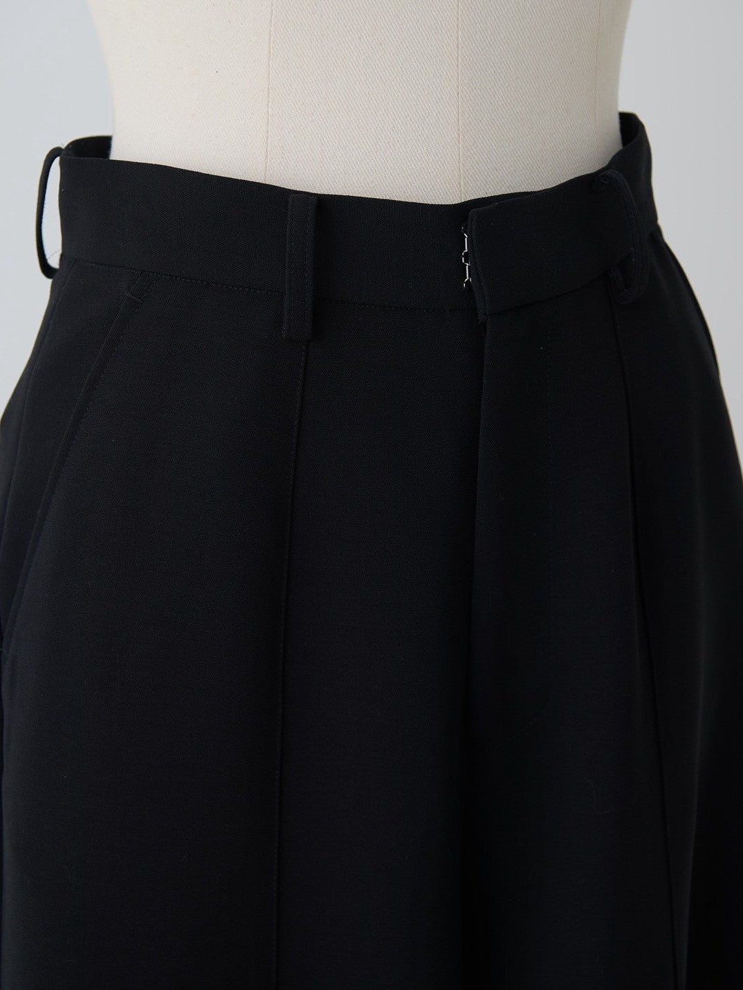 ダブルクロスカーヴィパンツ Aubry｜Cygne(シーニュ) 公式サイト