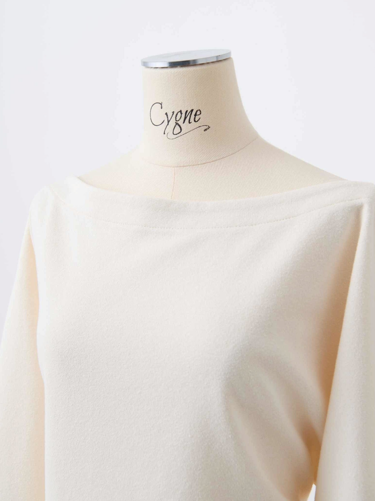 バックオープンリボントップス Come｜Cygne(シーニュ) 公式サイト