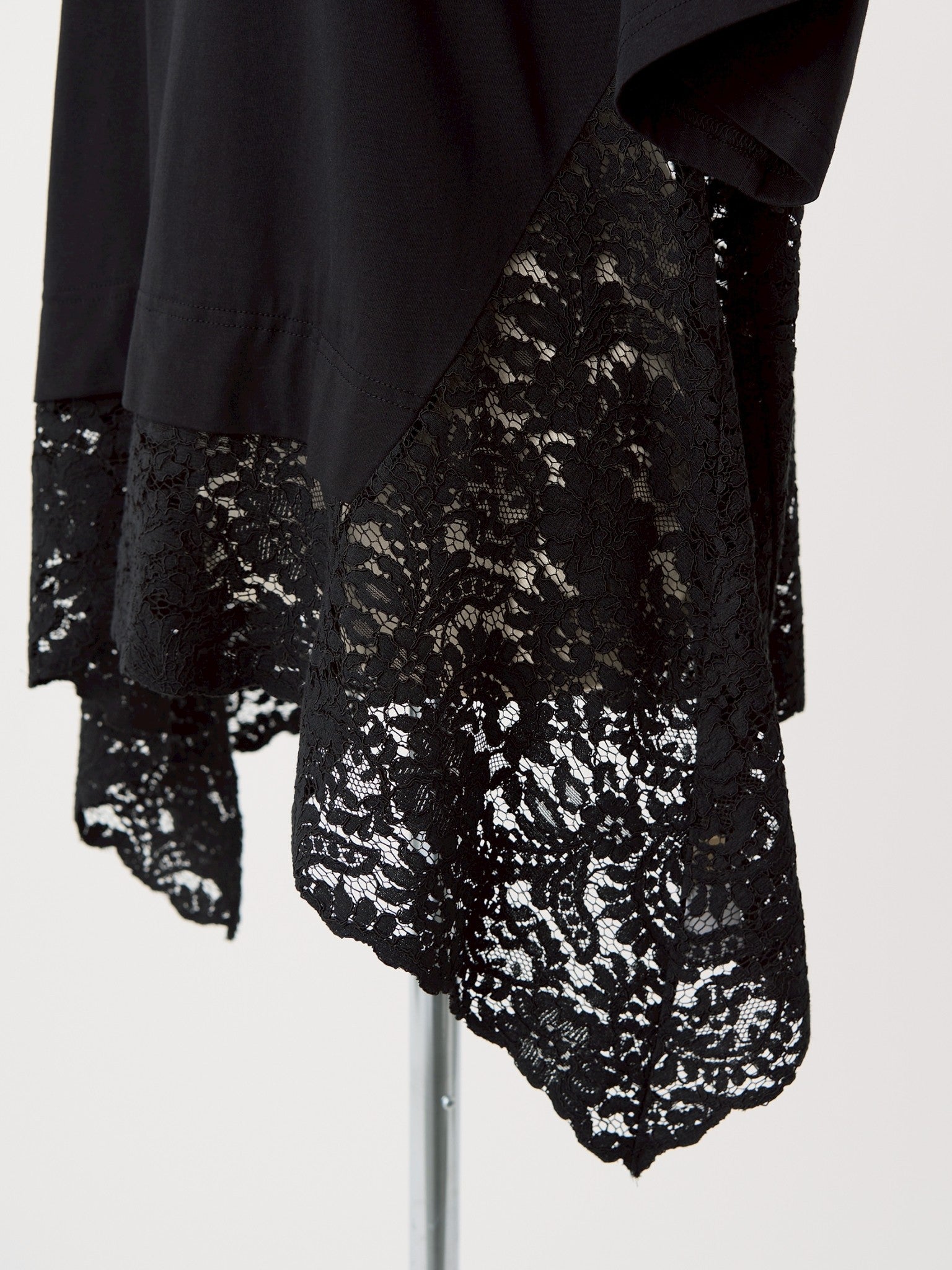 Yue ブラック レース ジップアップ　現販売品 Yue(ユエ)｜(D65～）リバーレース 3/4カップブラ/ブラック の通販