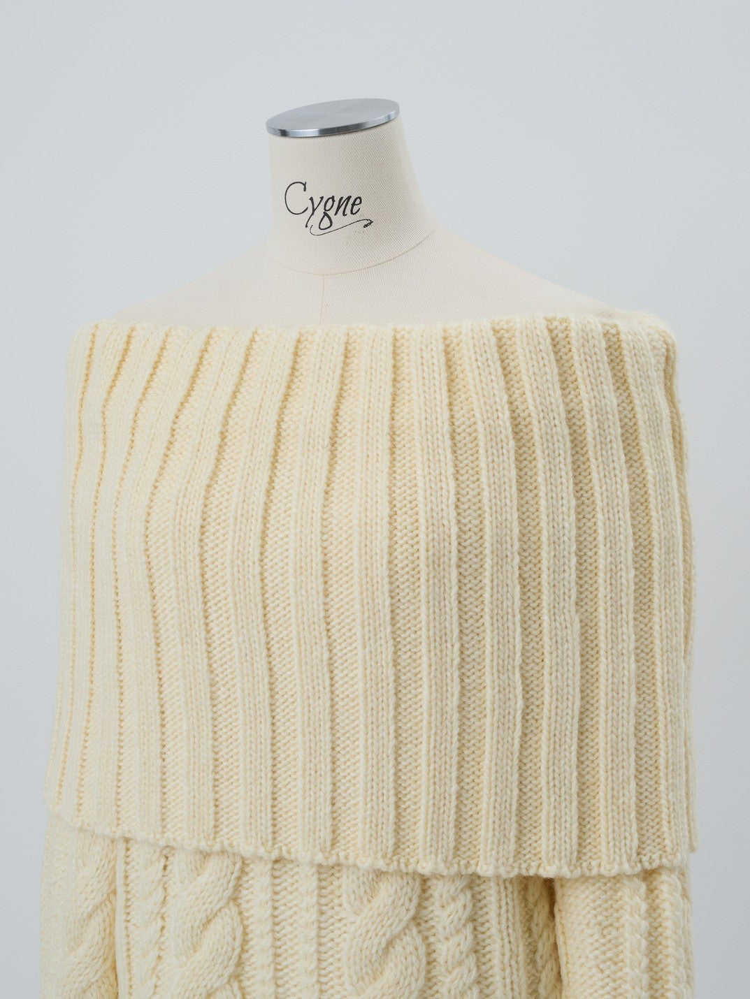 オフショルケーブルニット Malou