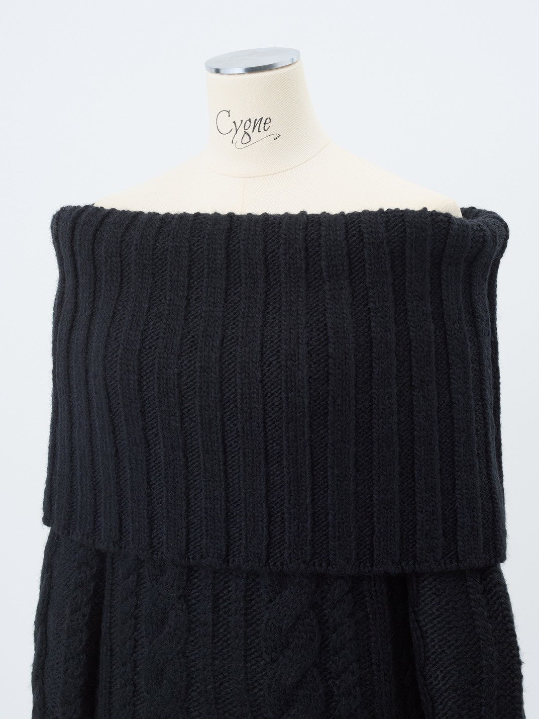 オフショルケーブルニット Malou