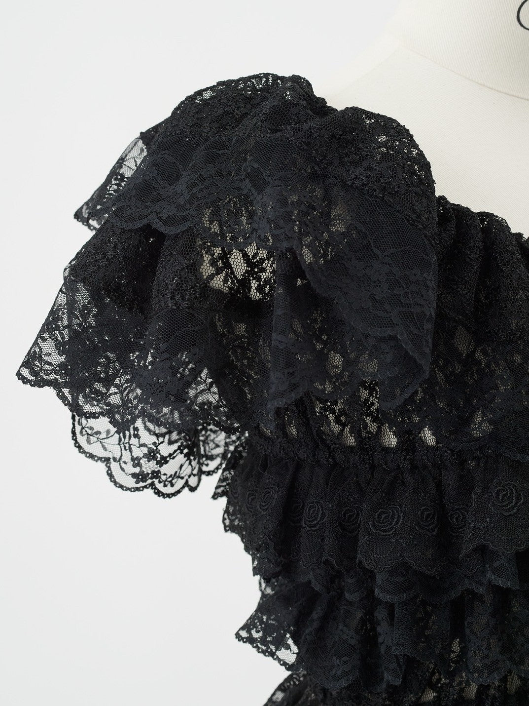 Off-the-shoulder lace blouse Maruru