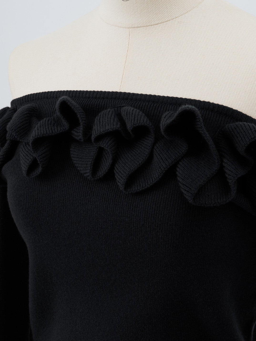 Off-the-shoulder ruffle knit Enora